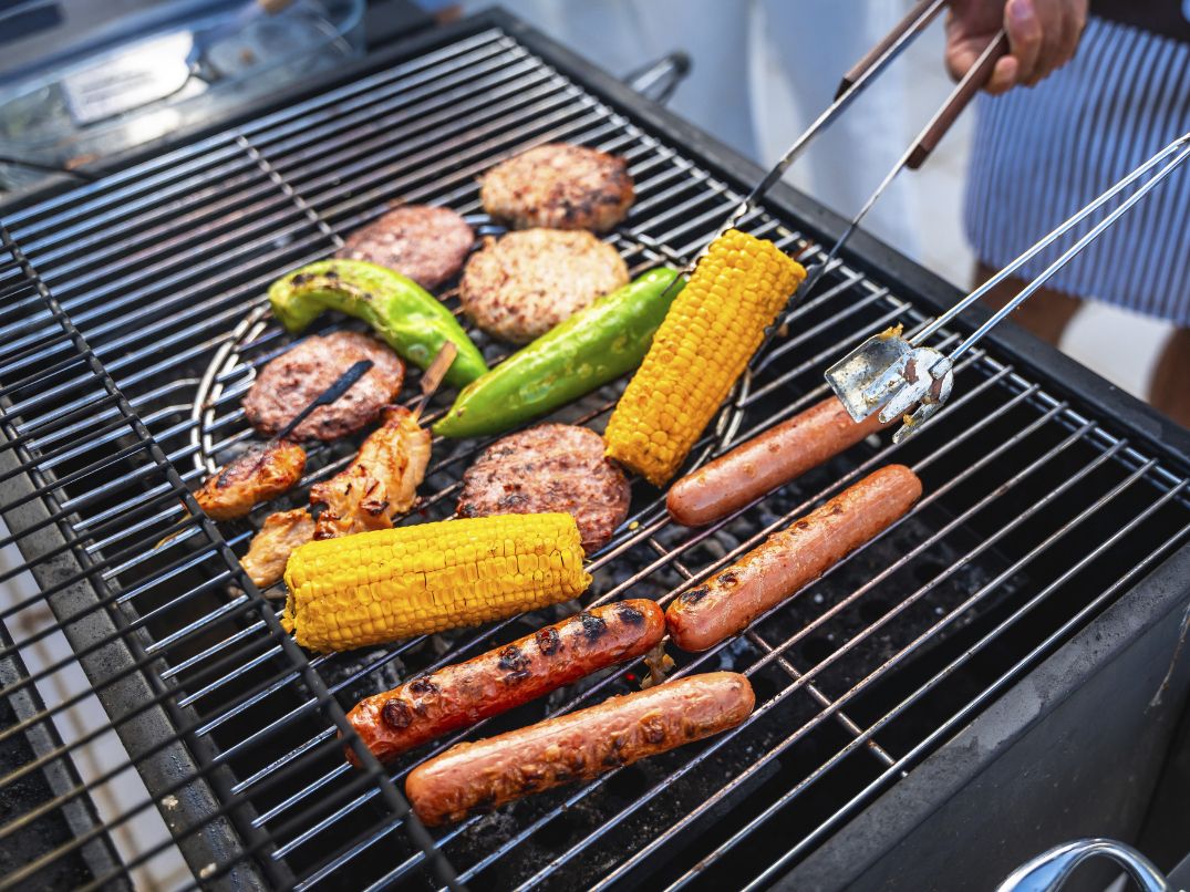 Outdoor courtyard grill 
