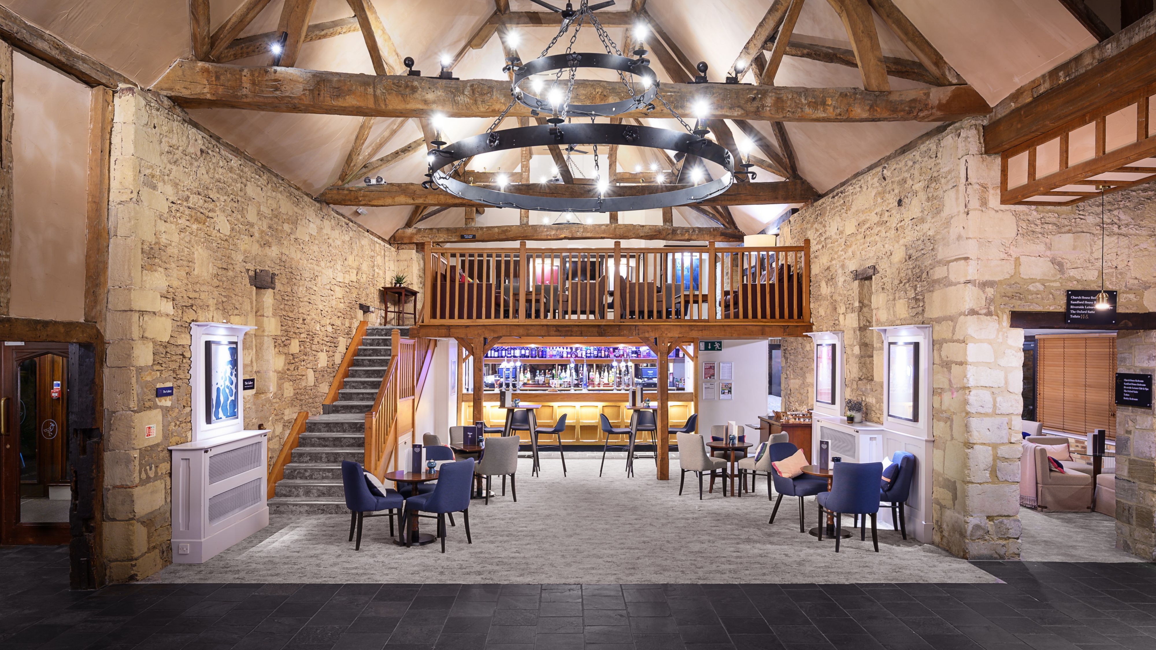 Crusaders Bar & Lounge