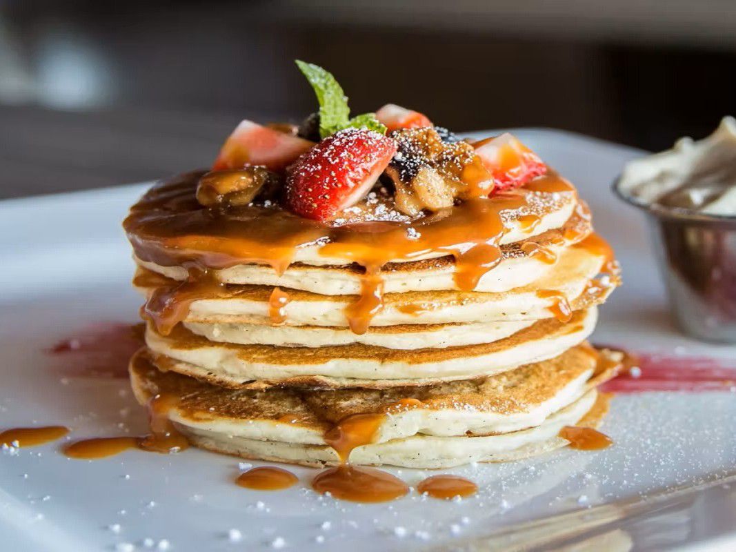 Delicious pancakes with syrup 