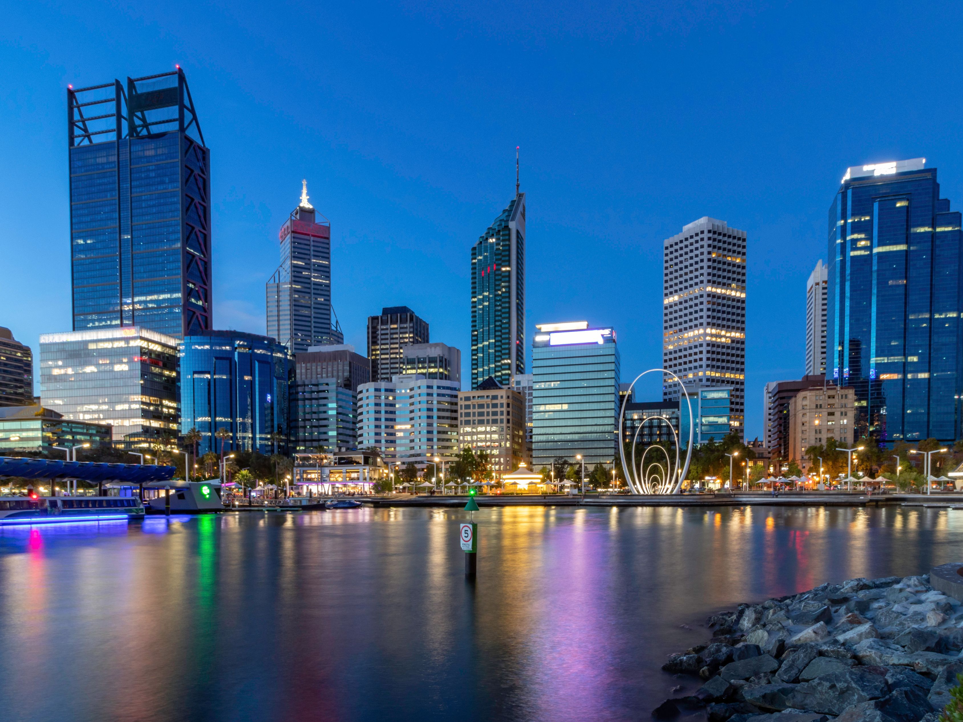 elizabeth quay at night