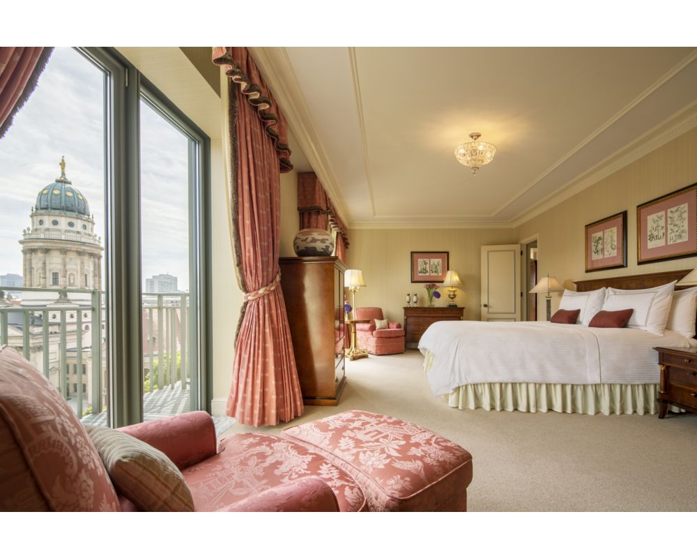 Luxurious Gendarmenmarkt Suite on 7th floor with Gendarmenmarkt view