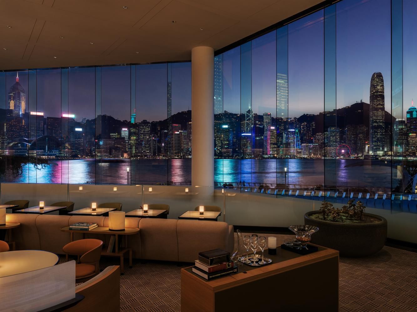 The Lobby Lounge Dining Area