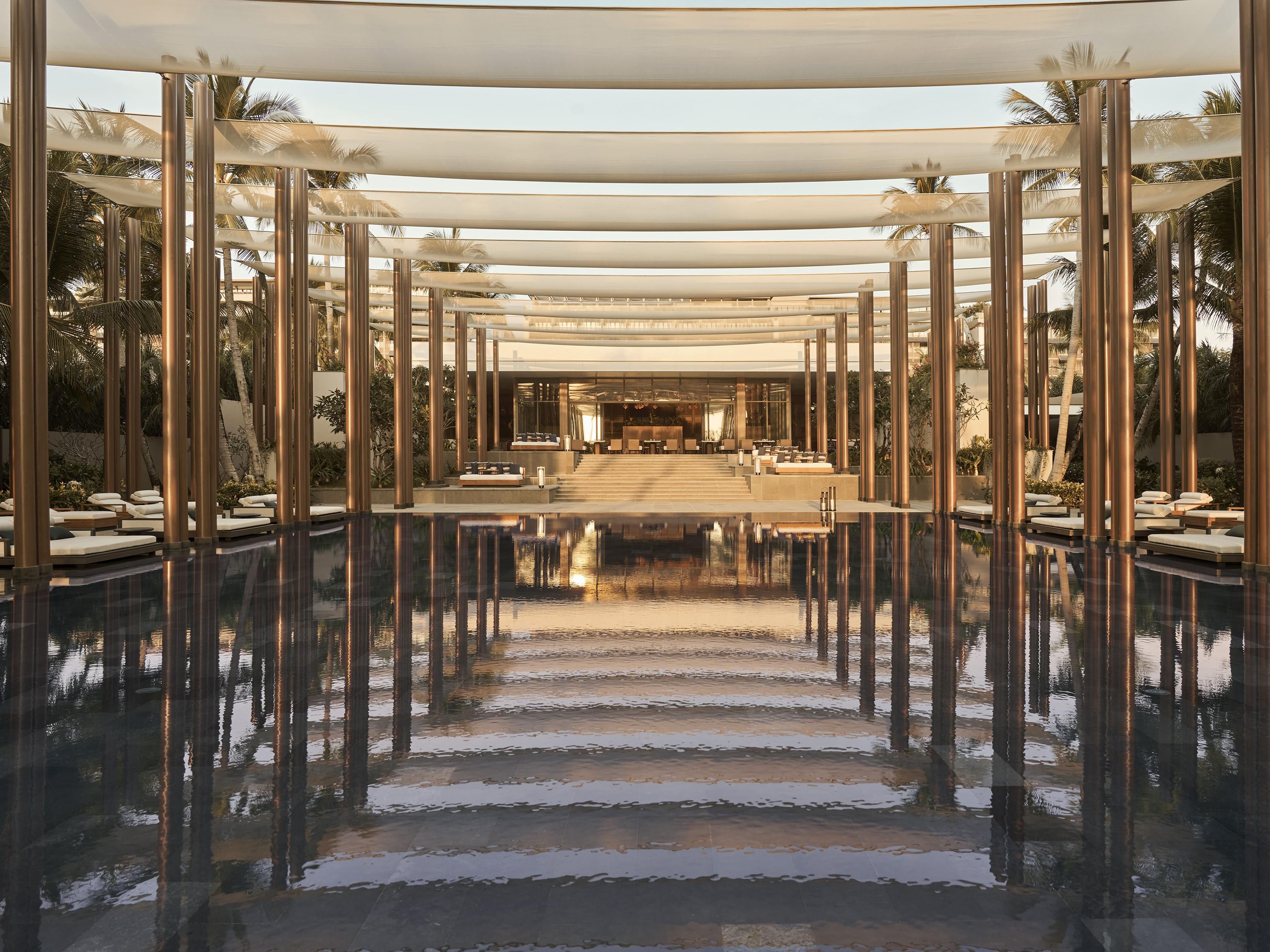 Outdoor Infinity Family Pool