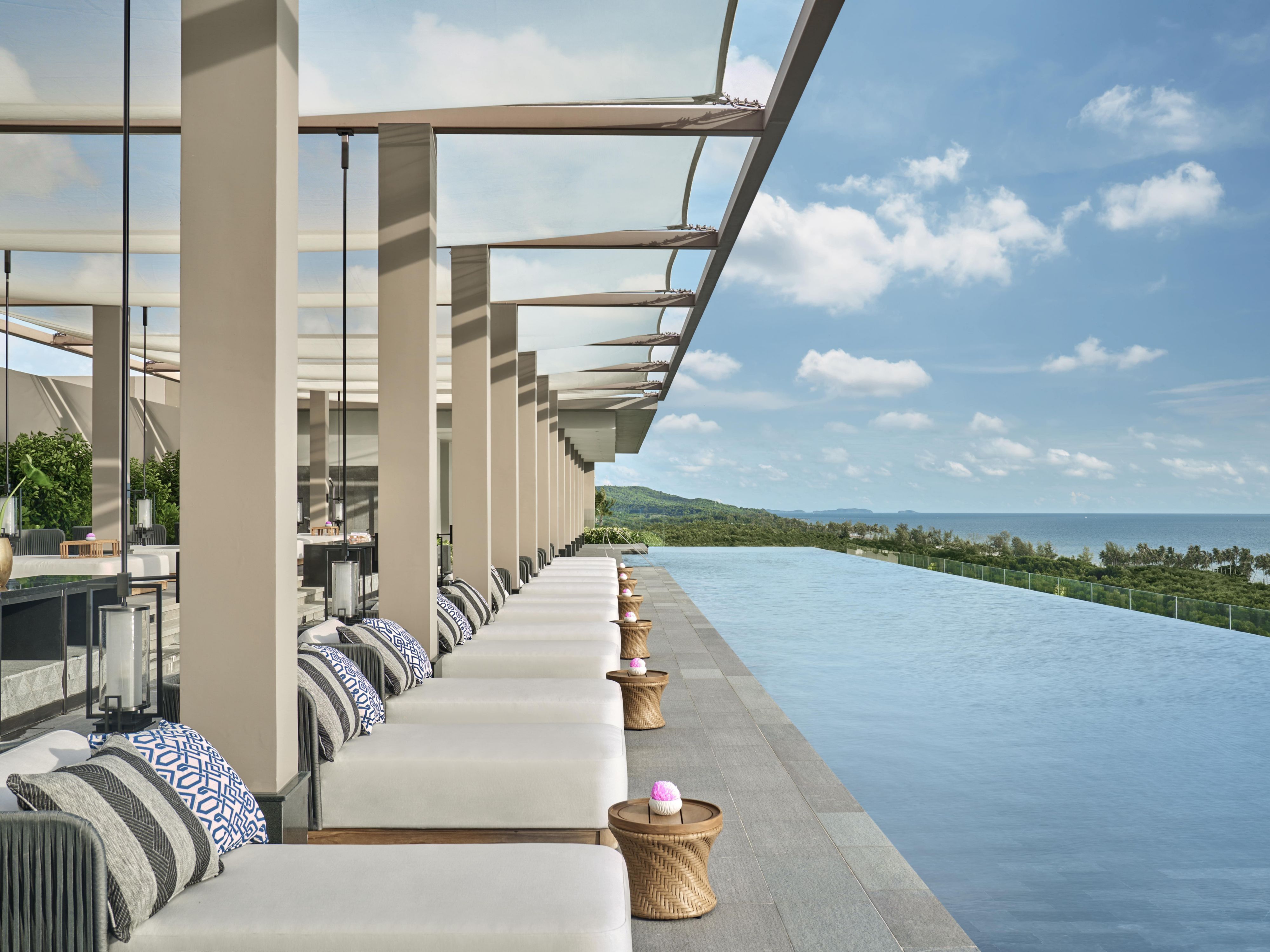 Rooftop Infinity Swimming Pool At Ocean Wing