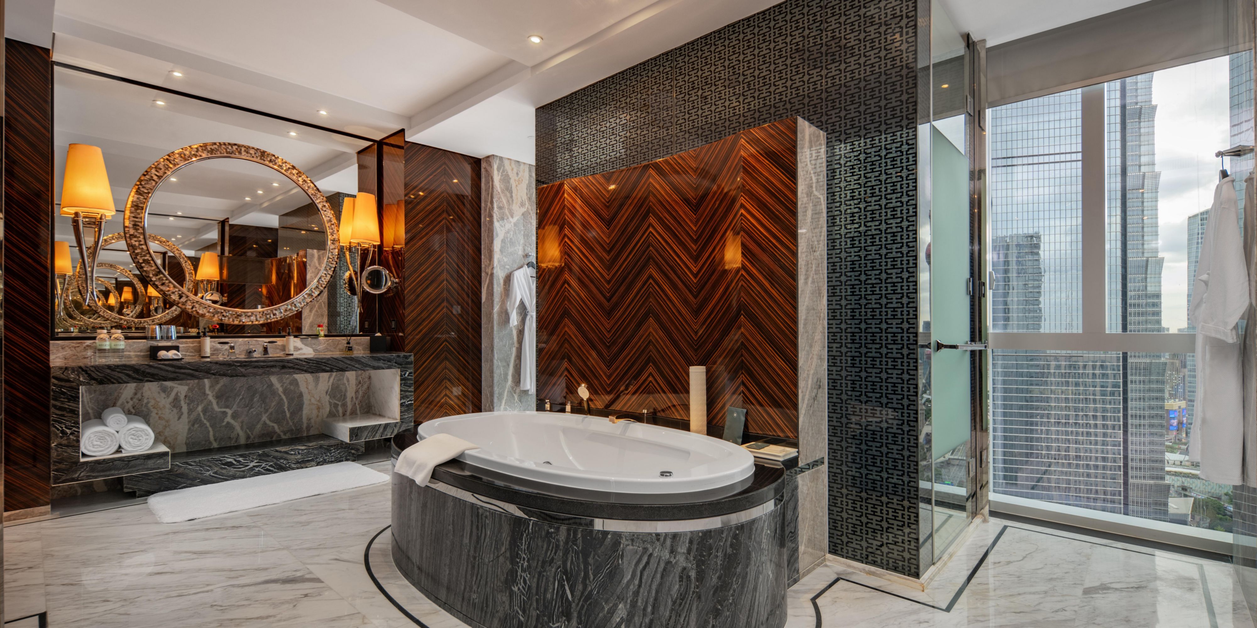 #1593_3 Bedroom Presidential Suite Pearl River View 3 _Bathroom