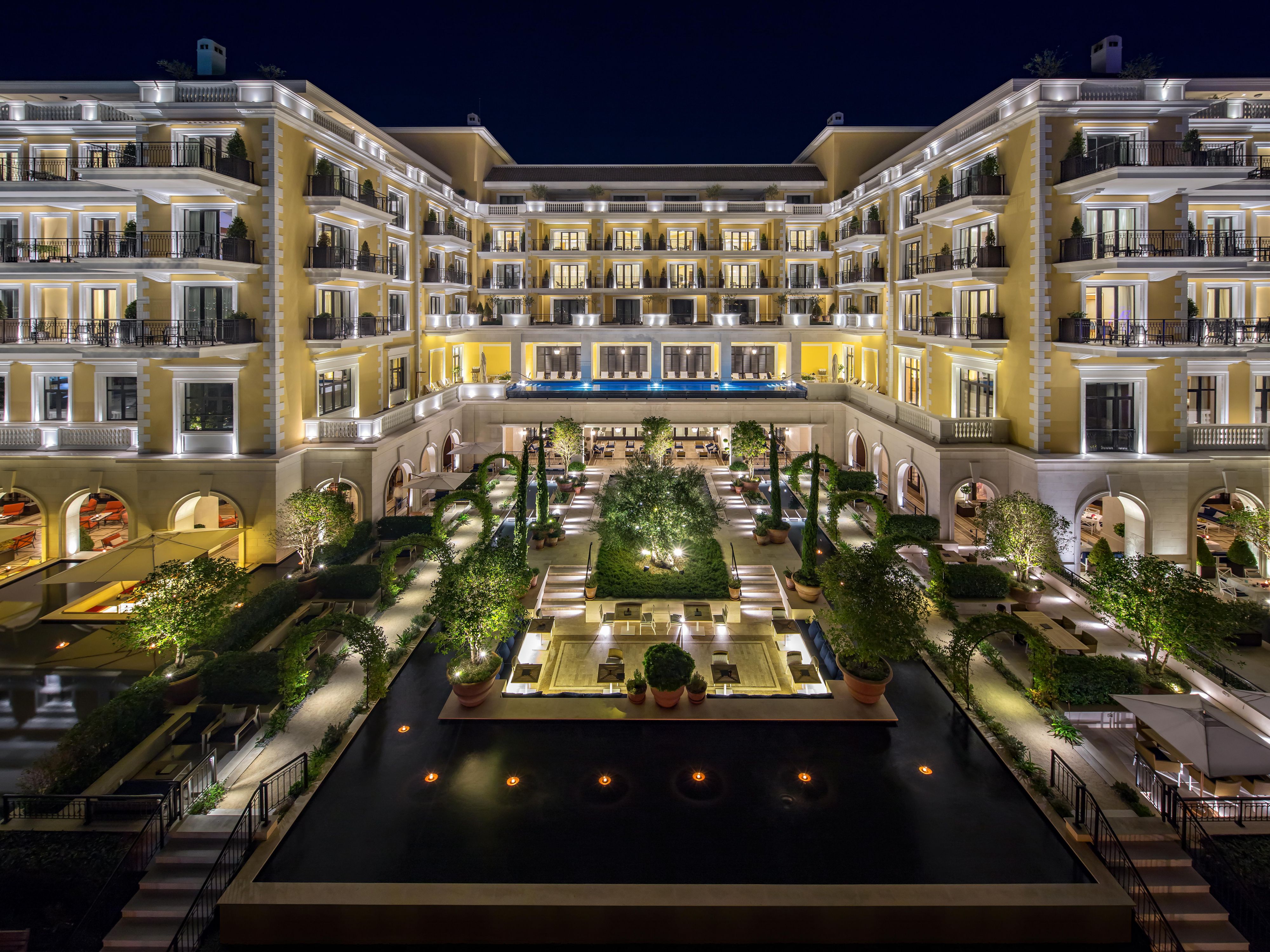 Impressive night view of the hotel front and Italian Garden