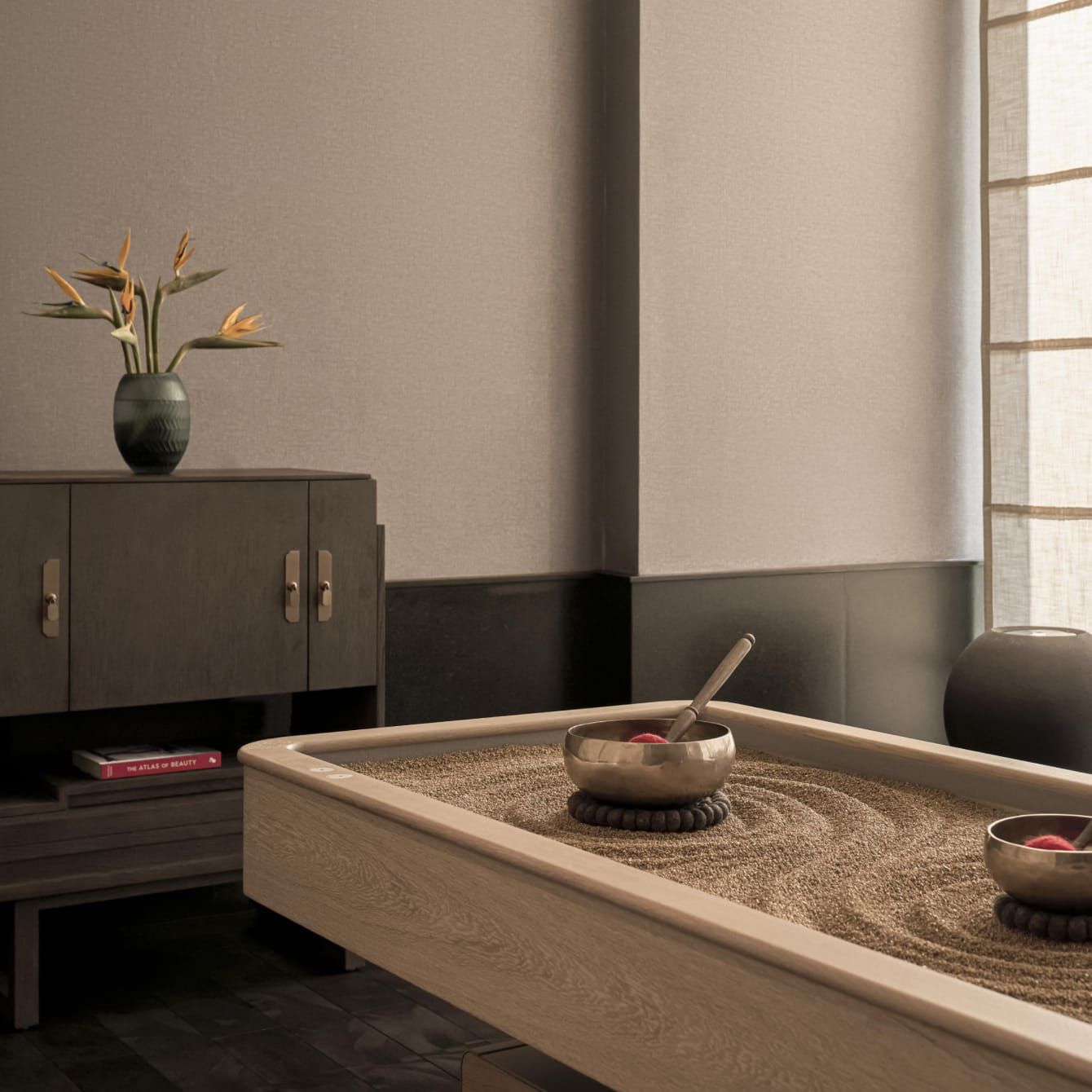 Un espacio con arena para la meditación y la conciencia plena para buscar el origen de las emociones.