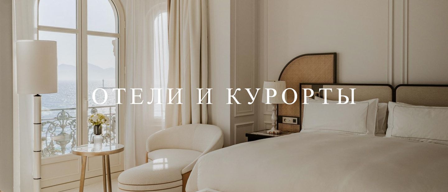 Guestroom with balcony overlooking the sea