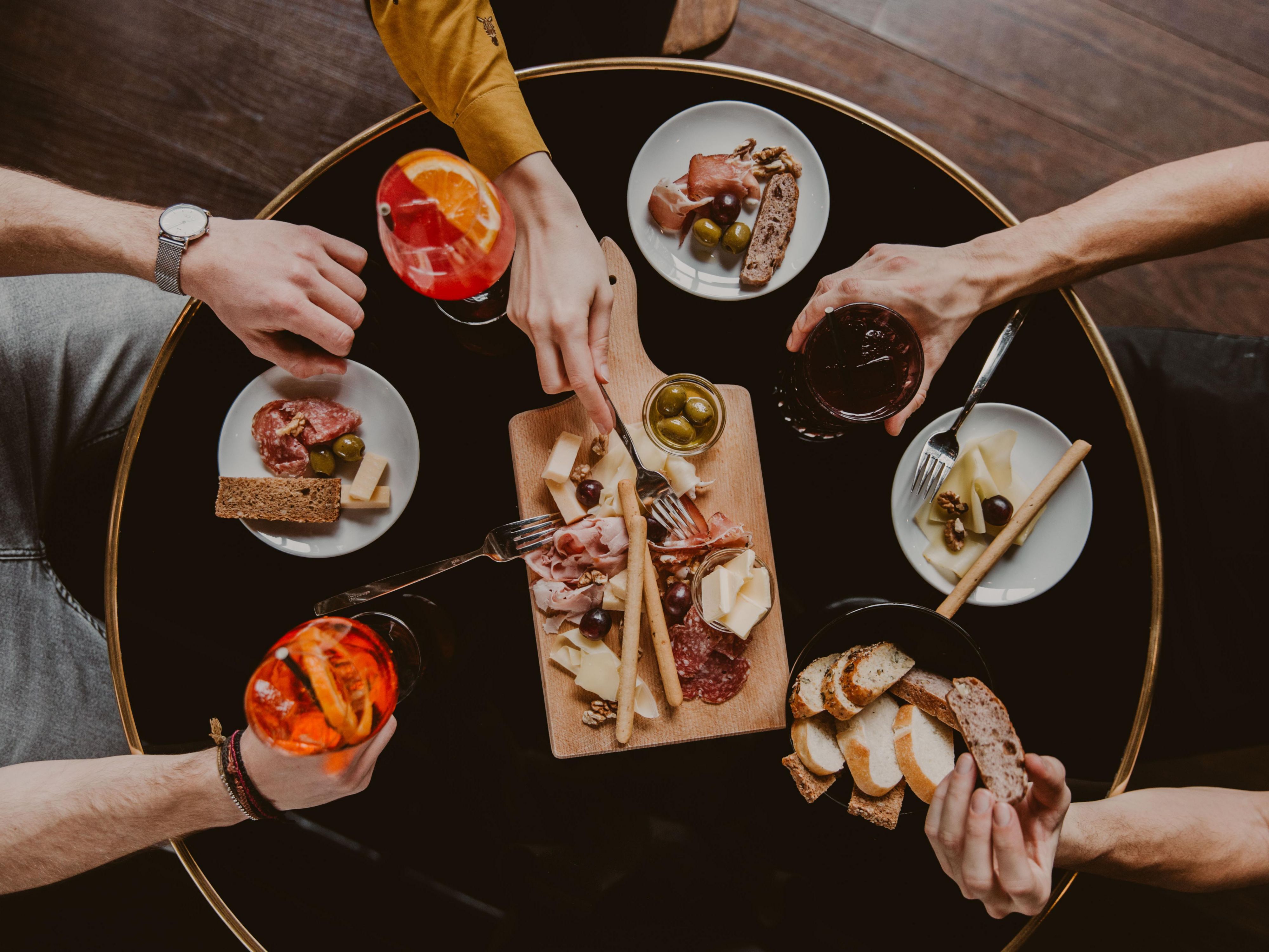 Bring a little bit of Italy to the table and share a plate or two of our tasty snacks. Delicious for lunch, dinner or as fuel for the dancefloor.