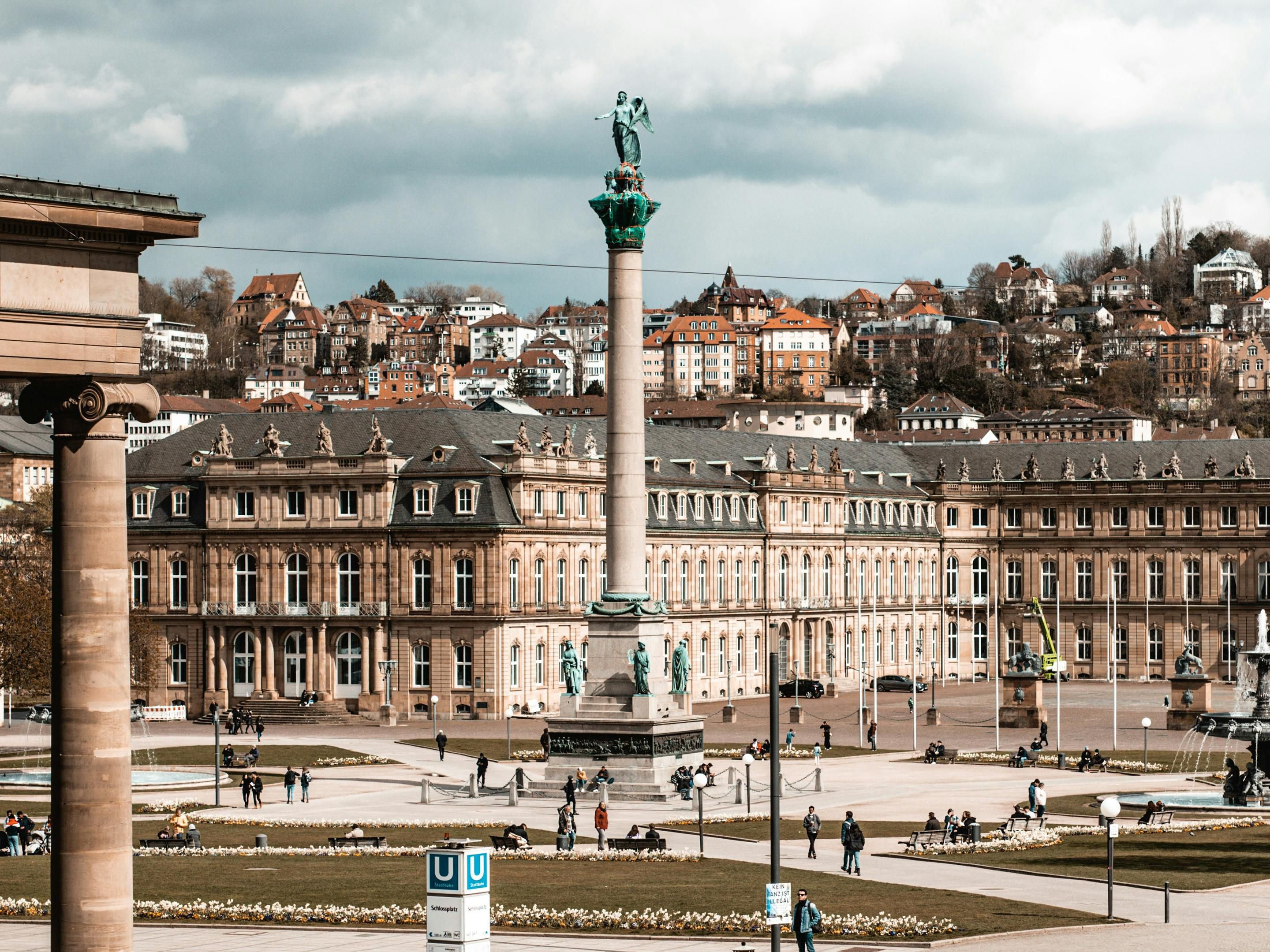 Ruby Hanna Hotel Stuttgart | Schlossplatz and New Palace