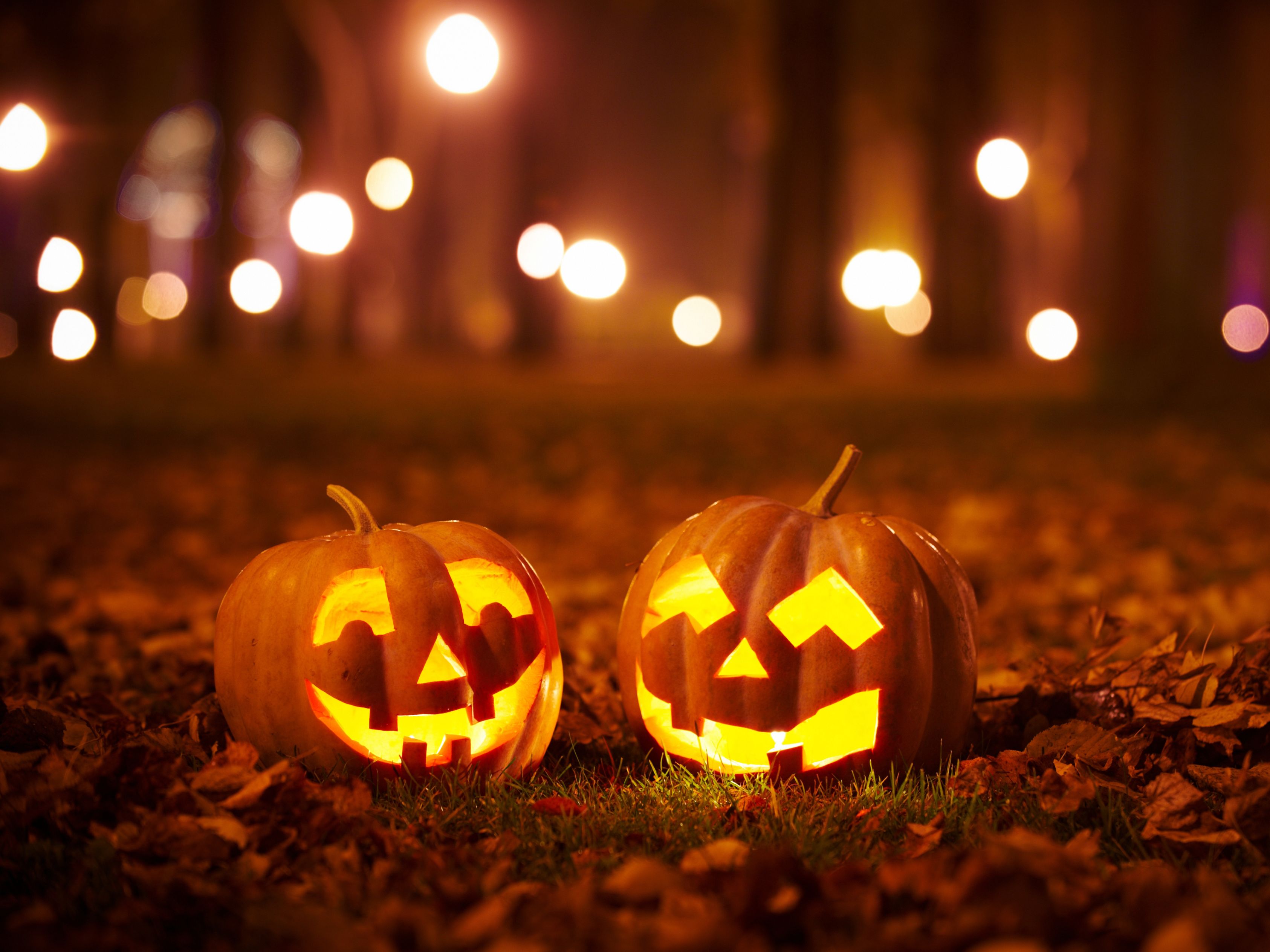 Jack o lanterns outside at night