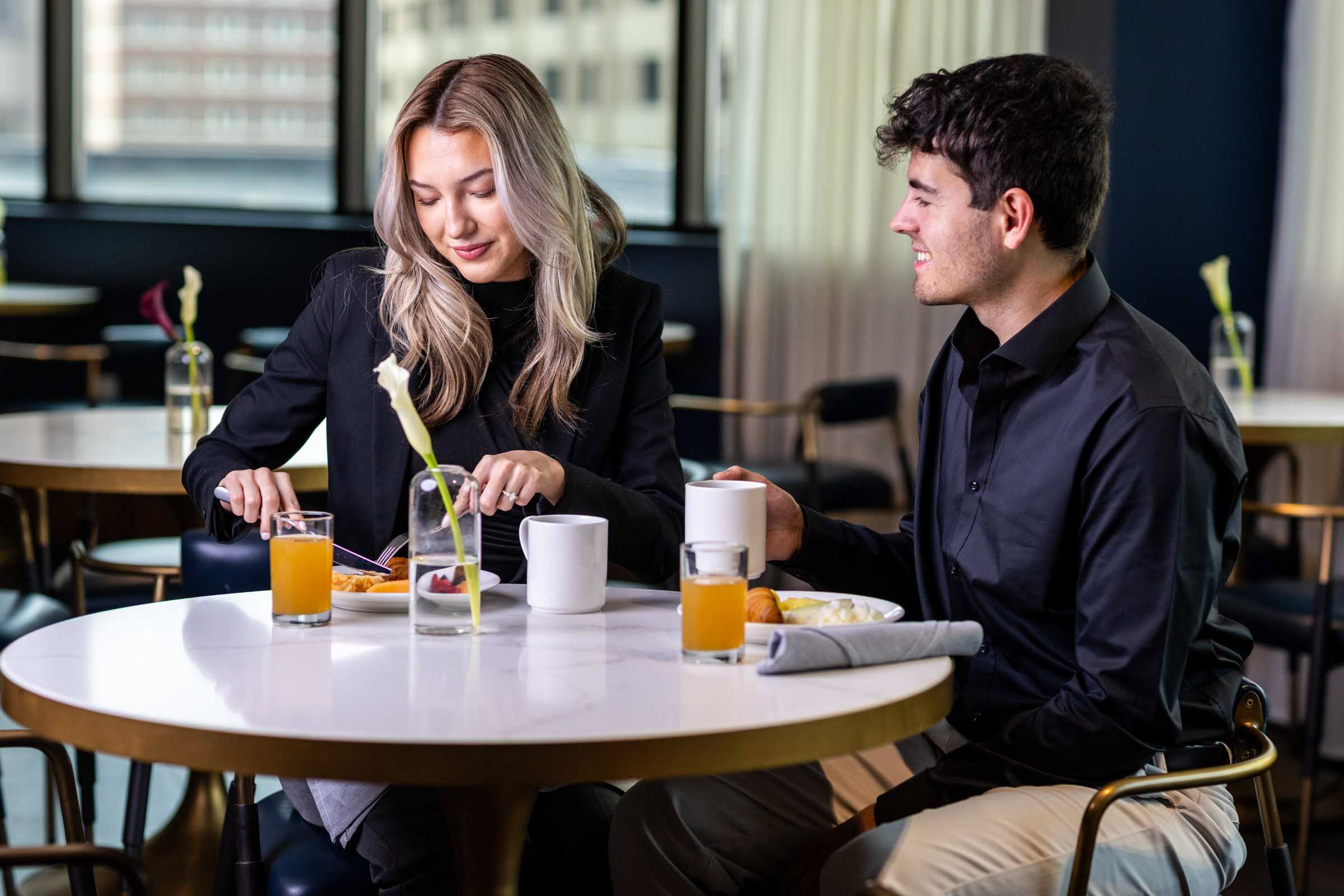 Guests enjoying breakfast in the Club InterContinental lounge.