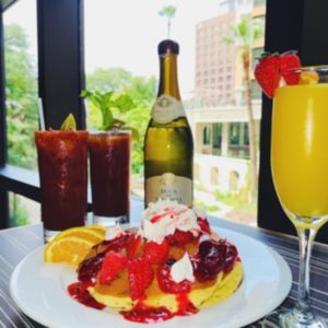 Follow us on @holidayinnriverwalk
