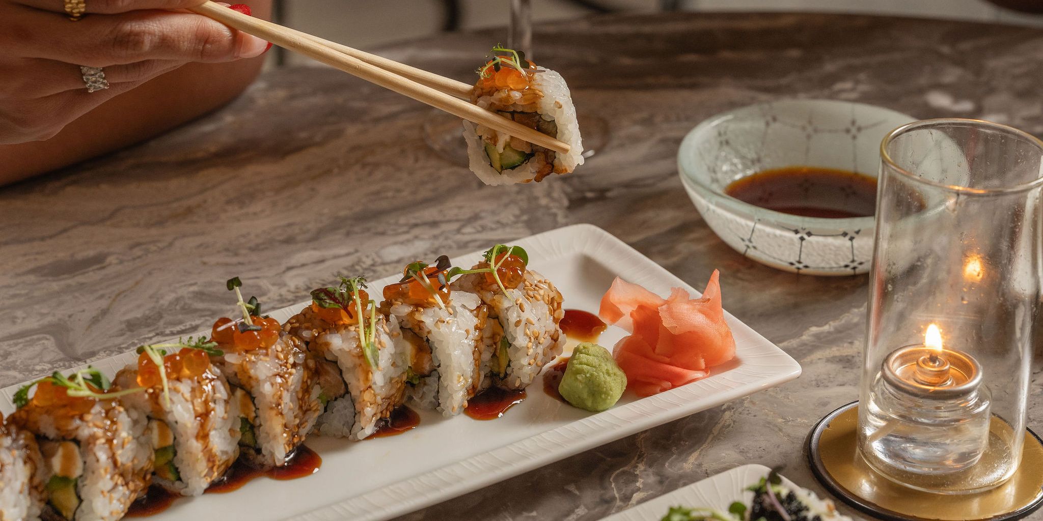 LE BAR sushi roll.