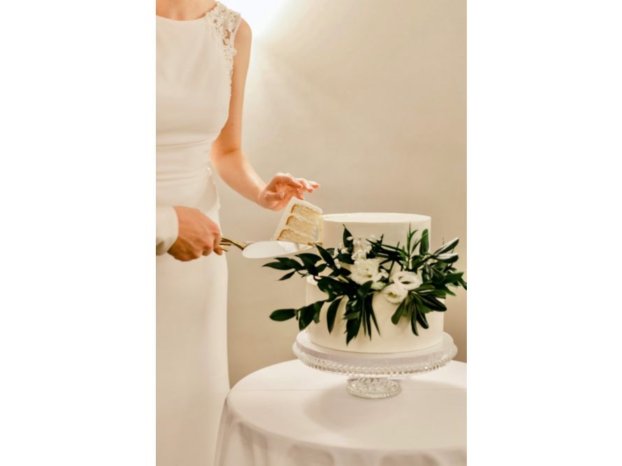 Wedding couple cutting cake