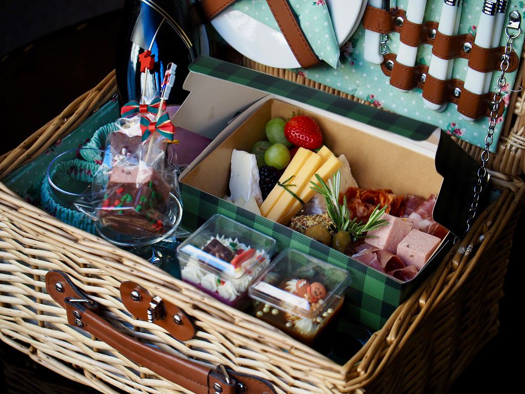 Holiday picnic basket
