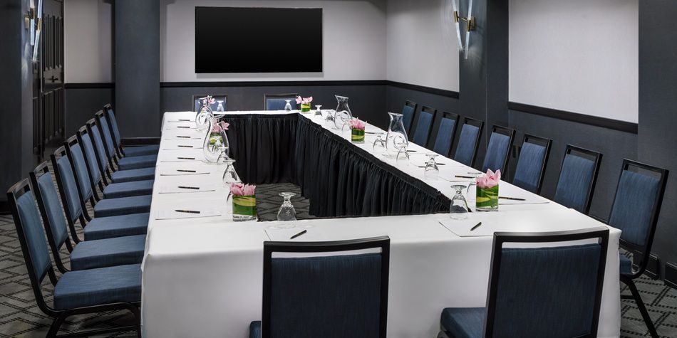 Hotel Spero Serrano meeting room with blue chairs