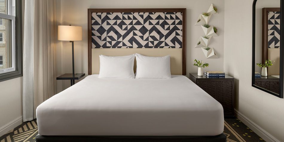 Hotel Spero king bed suite