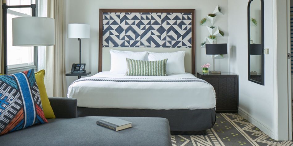 Hotel Spero Urban Suite with living room and bed