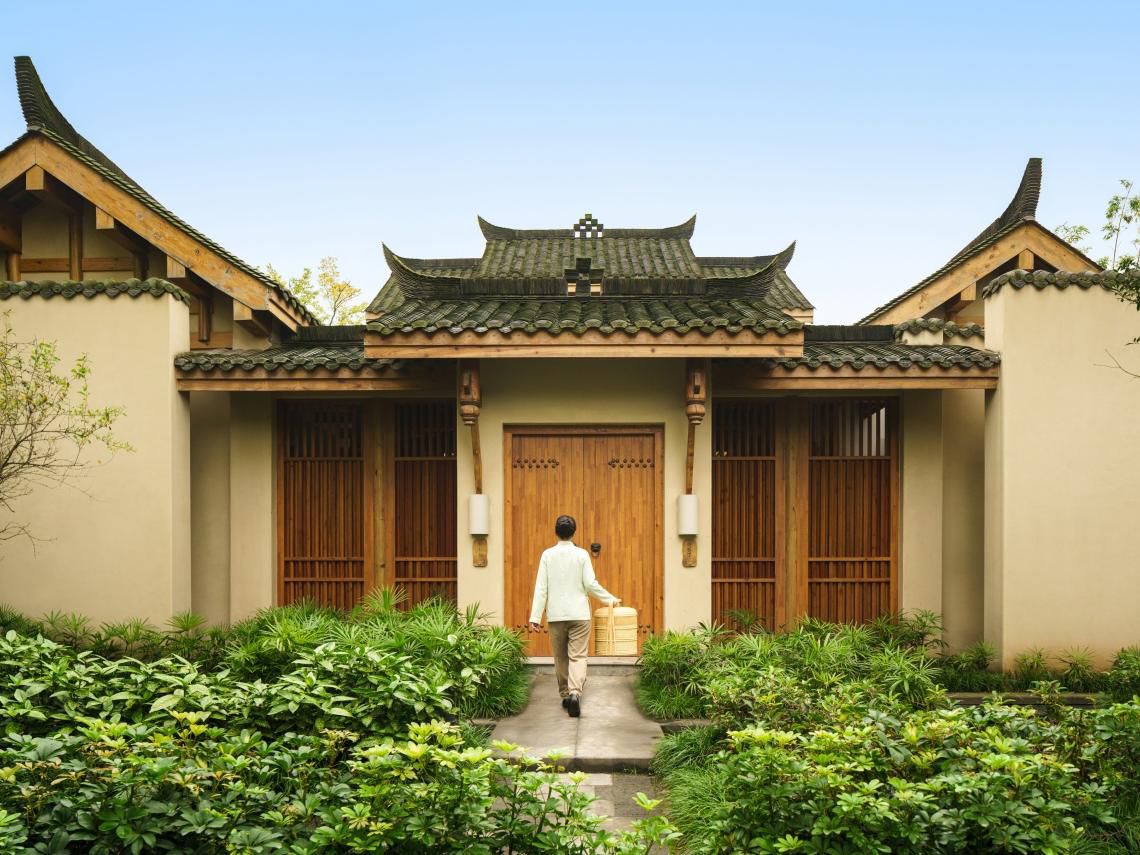 Spacious four-bedroom villa with courtyards