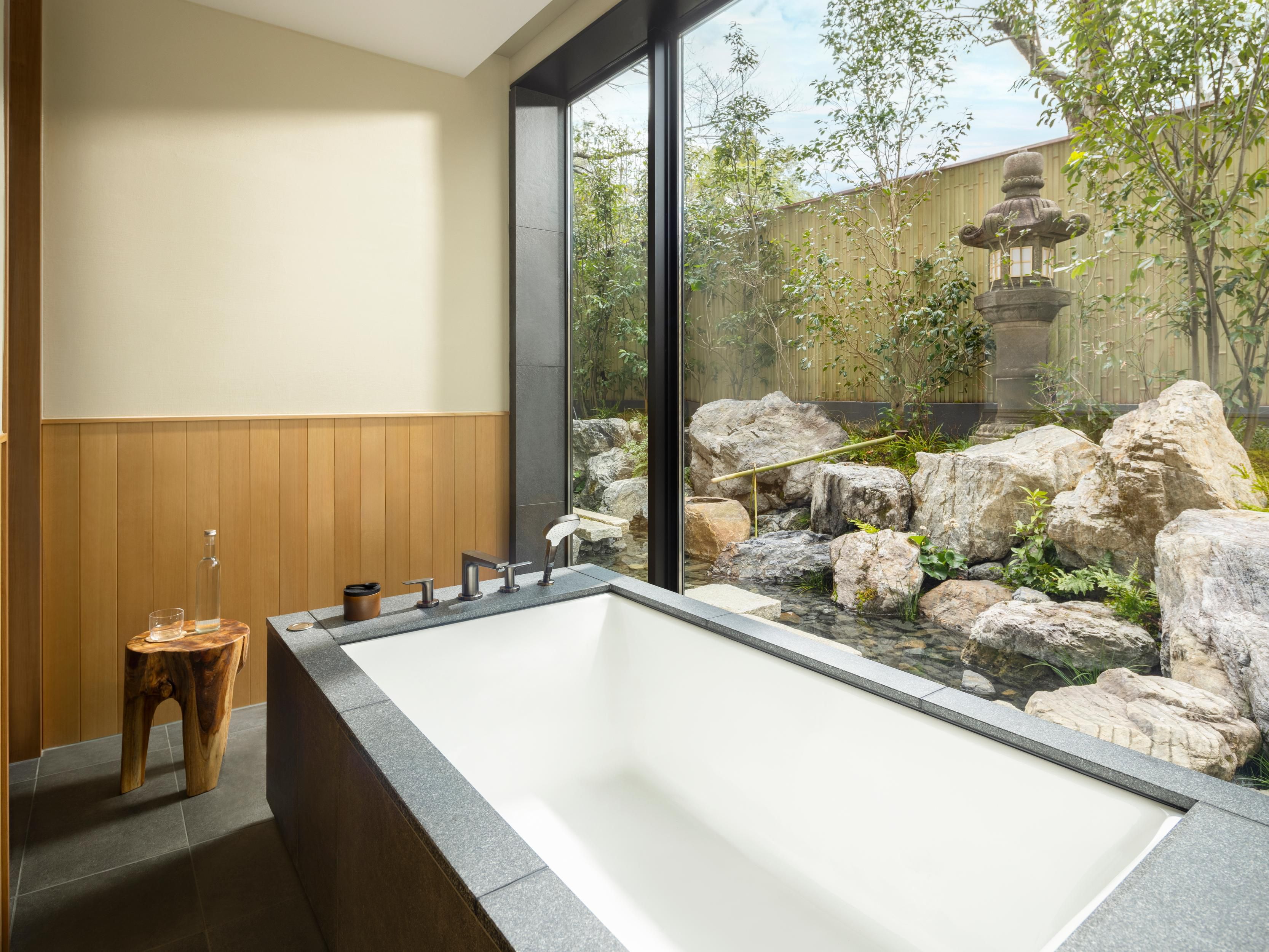 Premier Suite Garden King Bathroom