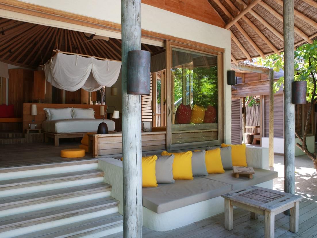 The beachfront setting gives direct access to the lagoon