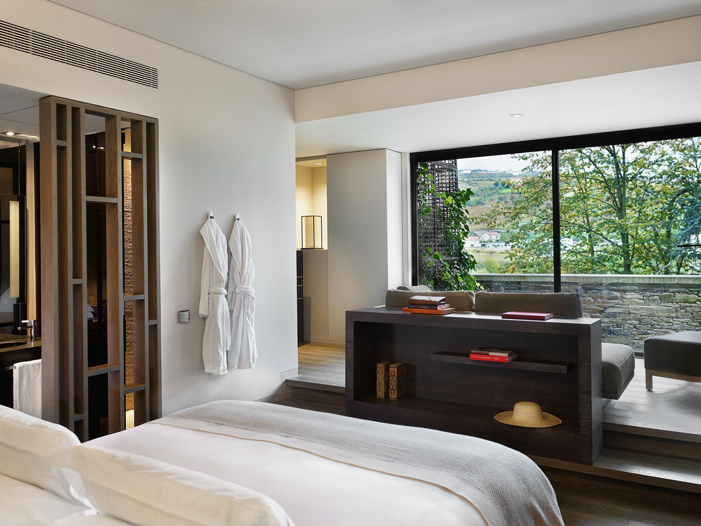 Located in the new wing, with contemporary décor and natural style