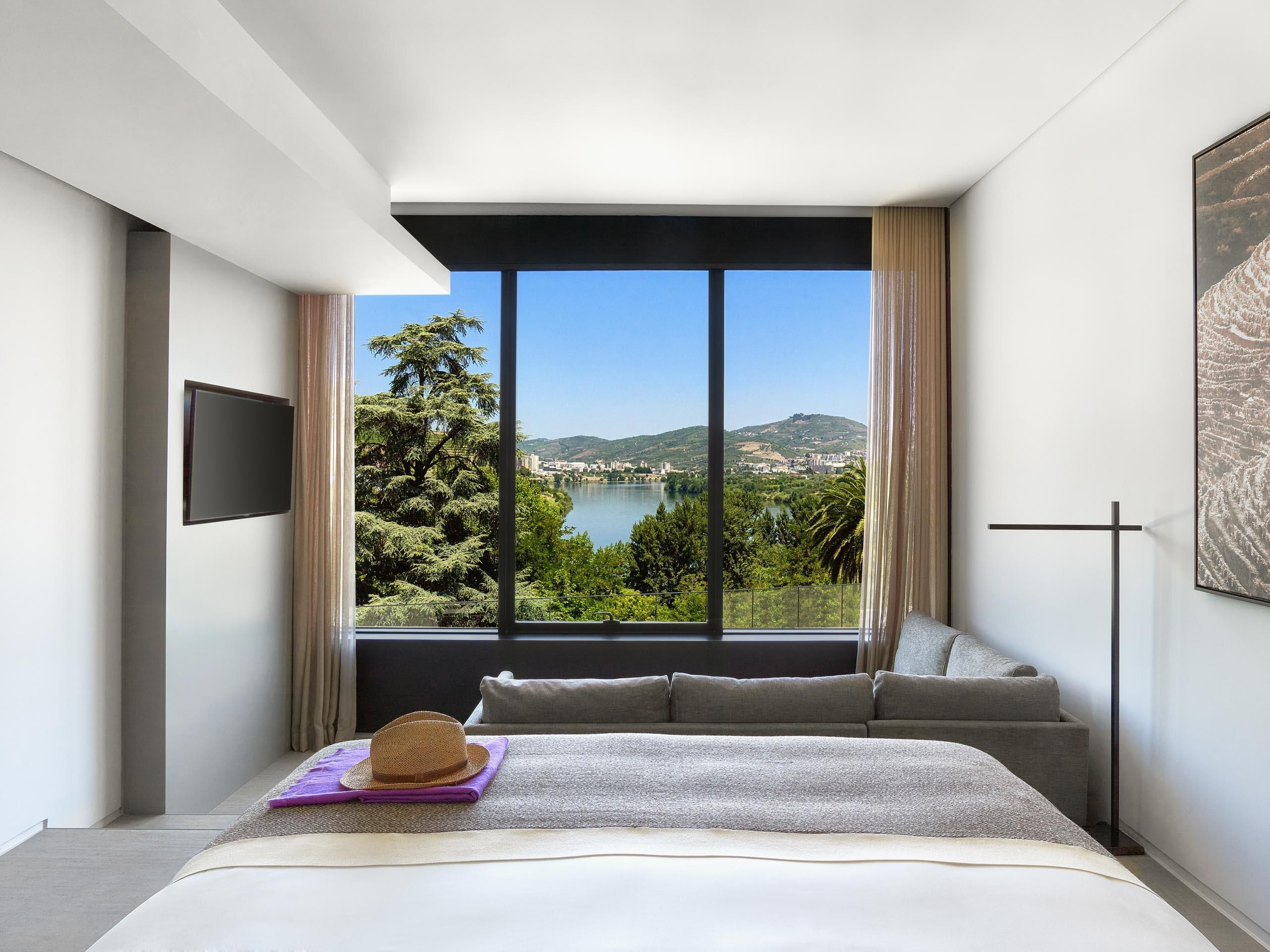 Generously sized and contemporary in style, elegant, comfortable