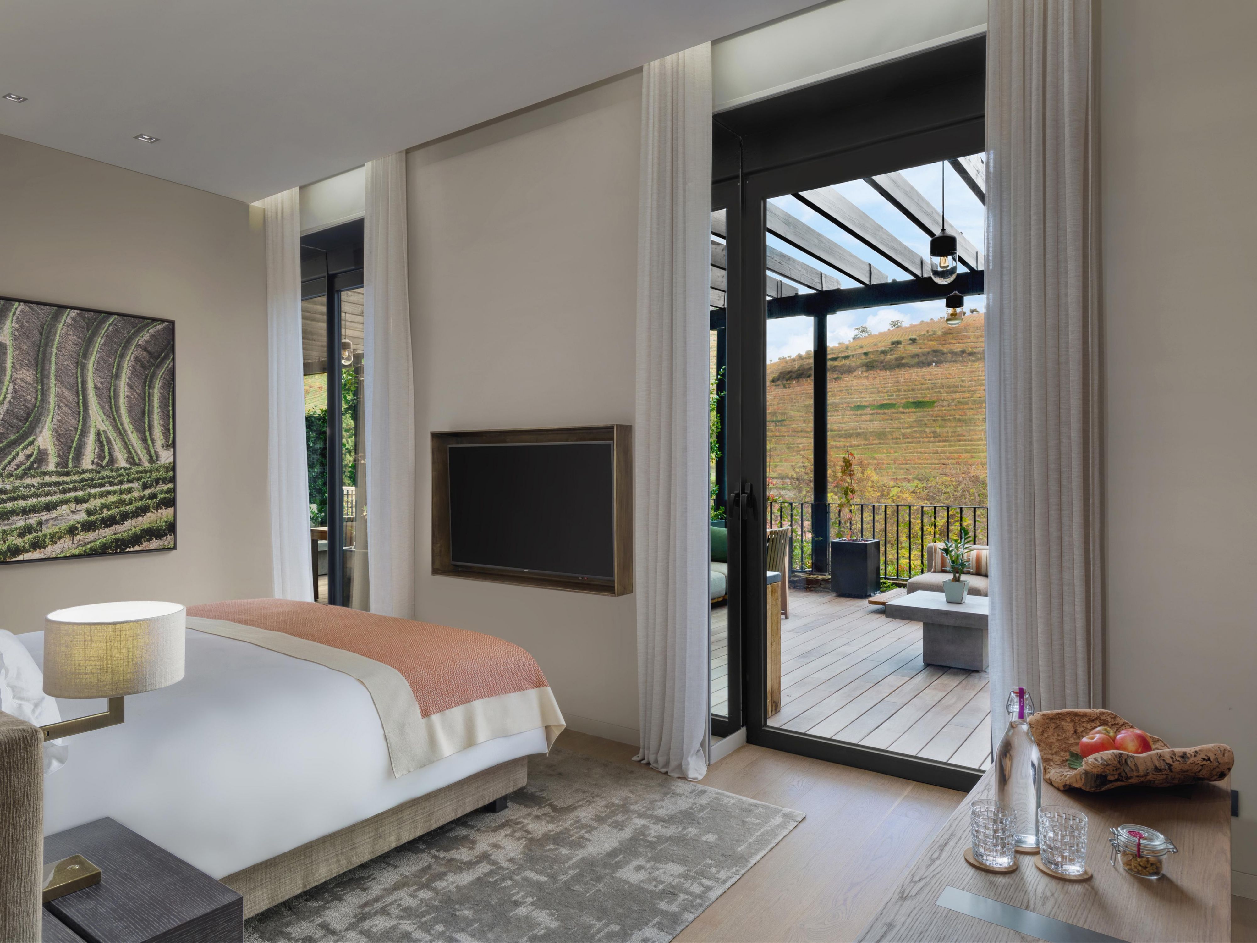With a bed as big as a ship, secluded setting and outdoor terrace