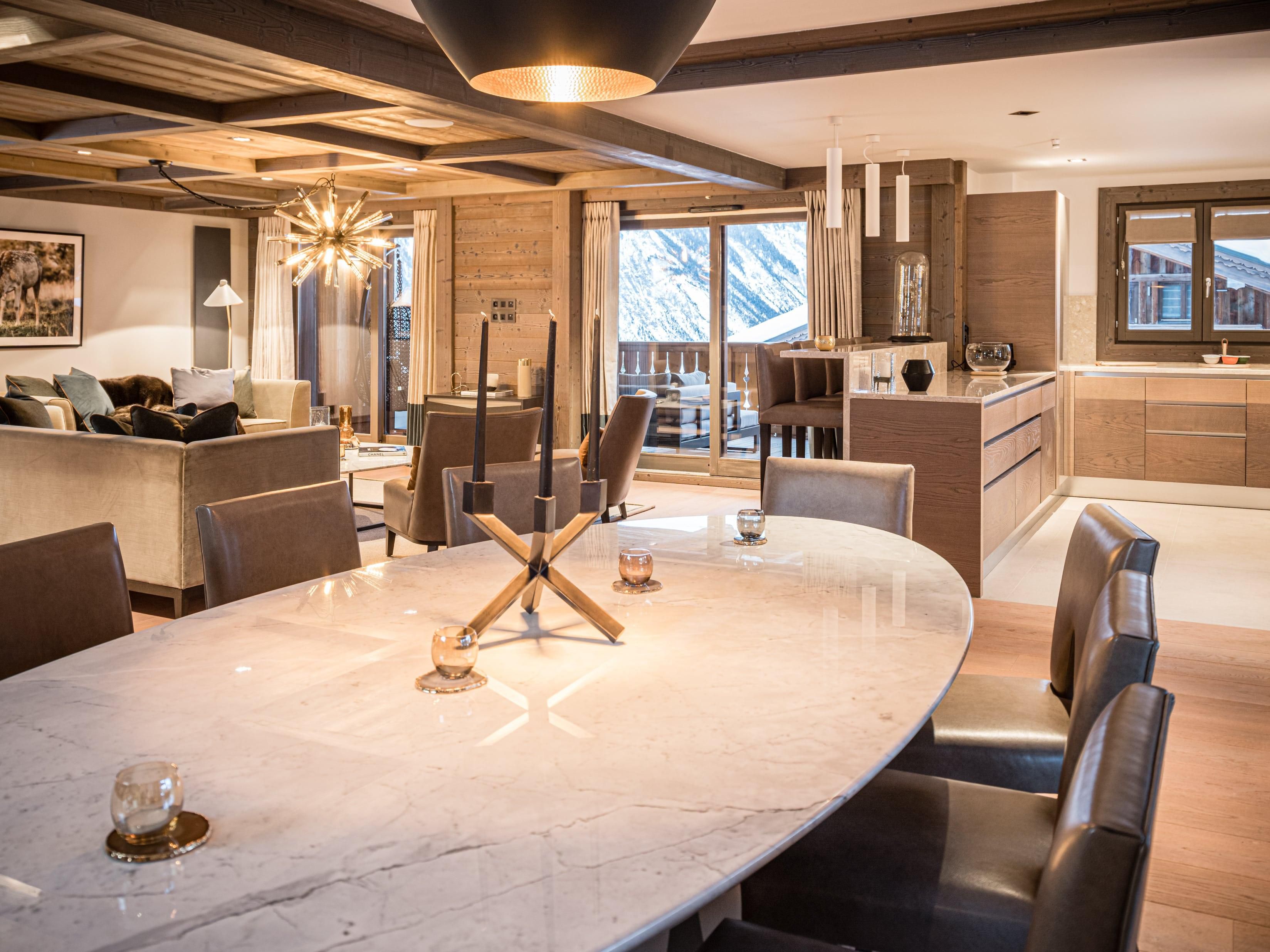 Contemporary alpine home commanding views to the slopes 