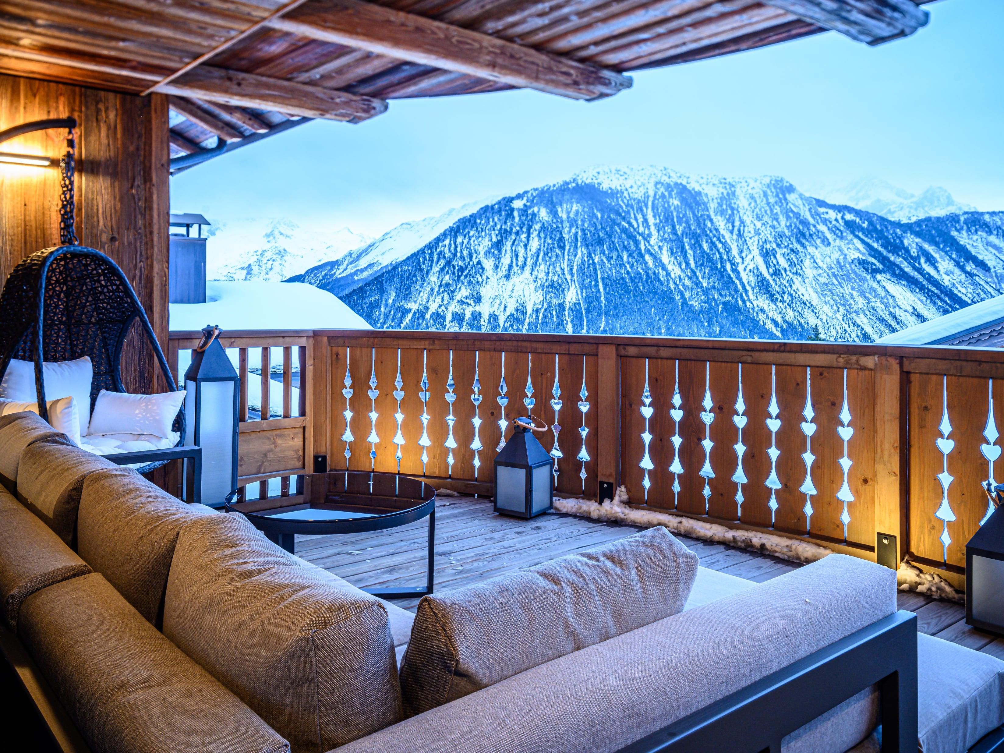 Contemporary alpine home commanding views to the slopes