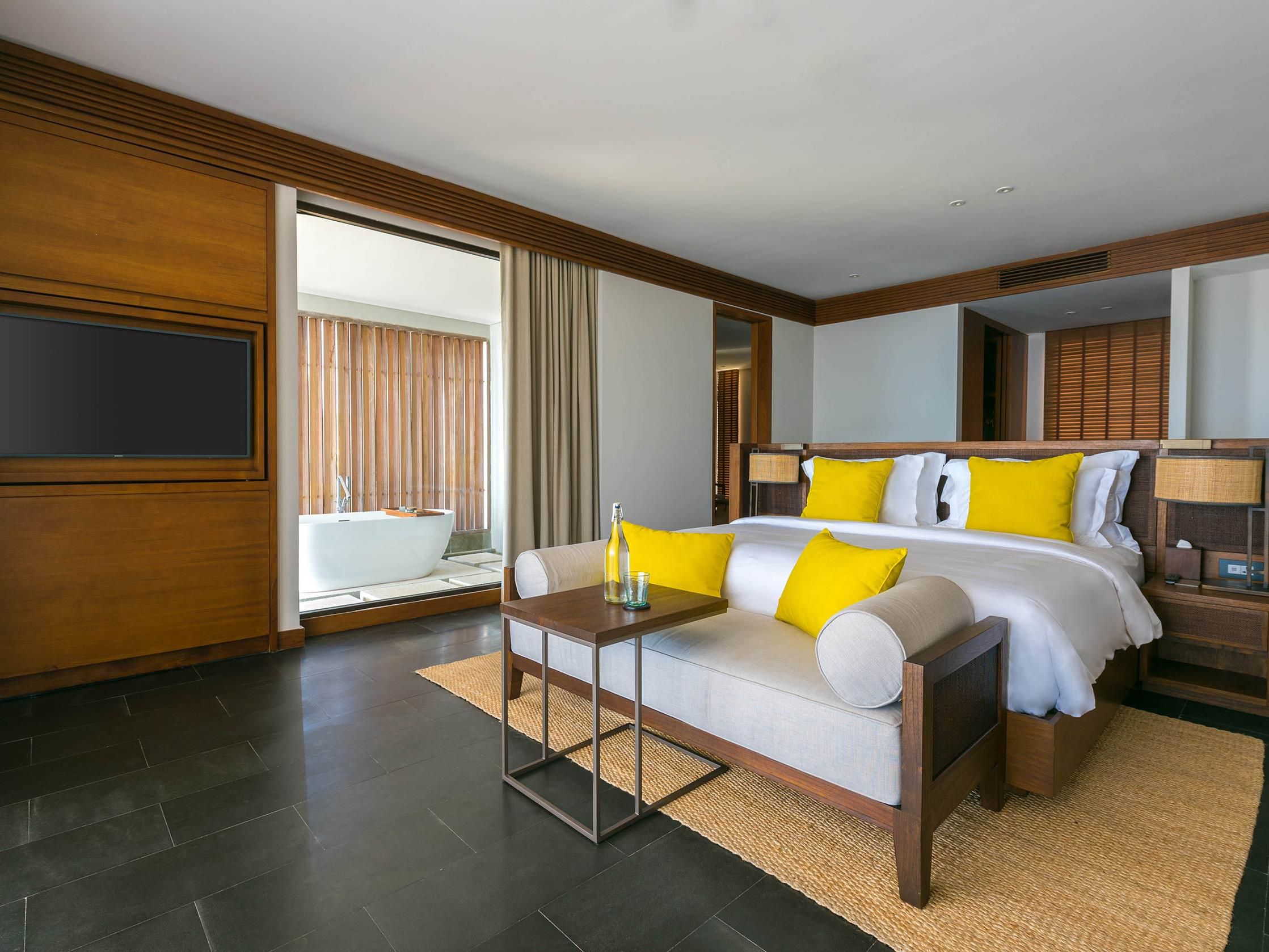 Endless views to the Indian Ocean with an outdoor pool and deck 