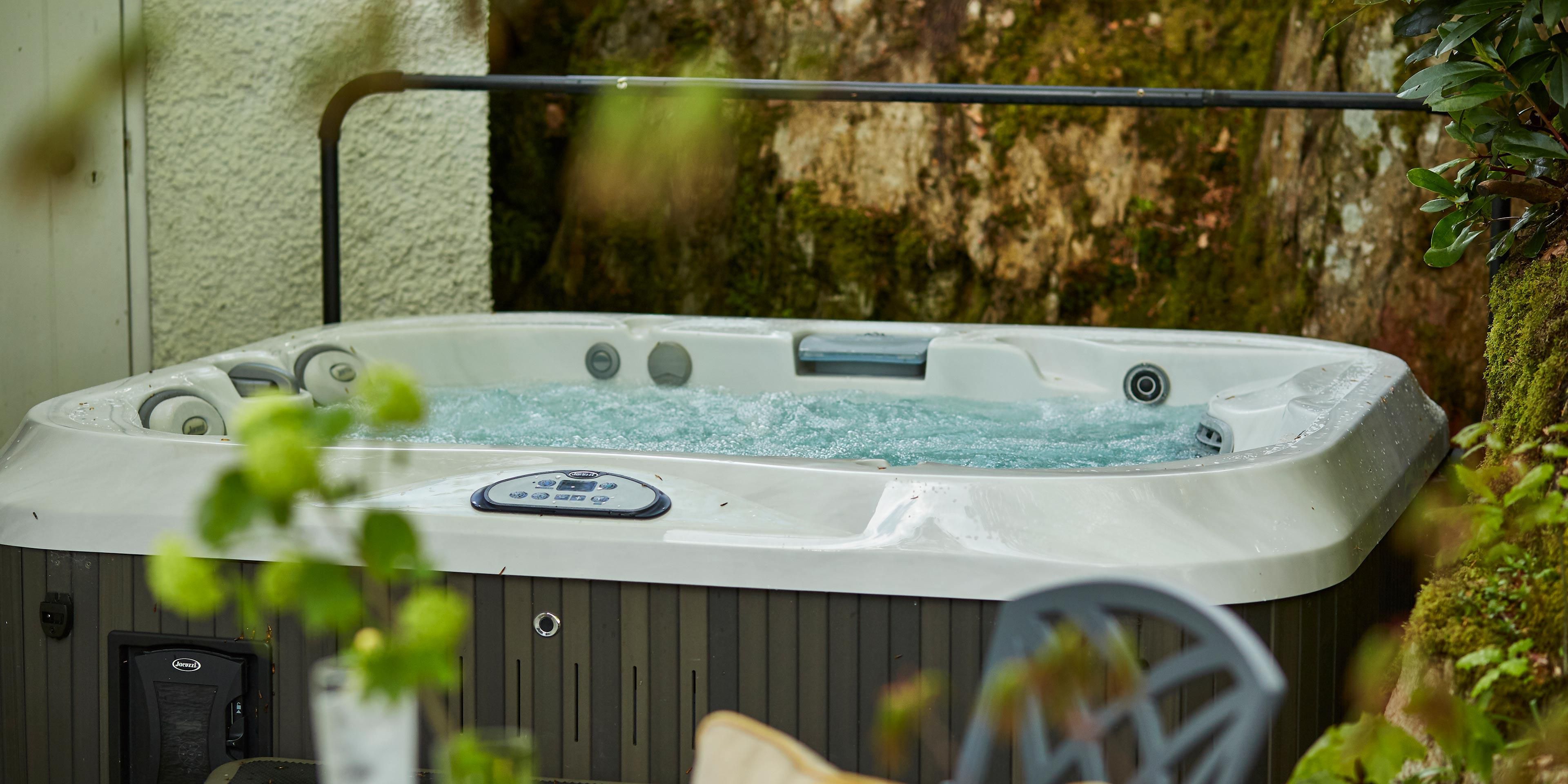 Suite outdoor hot tub