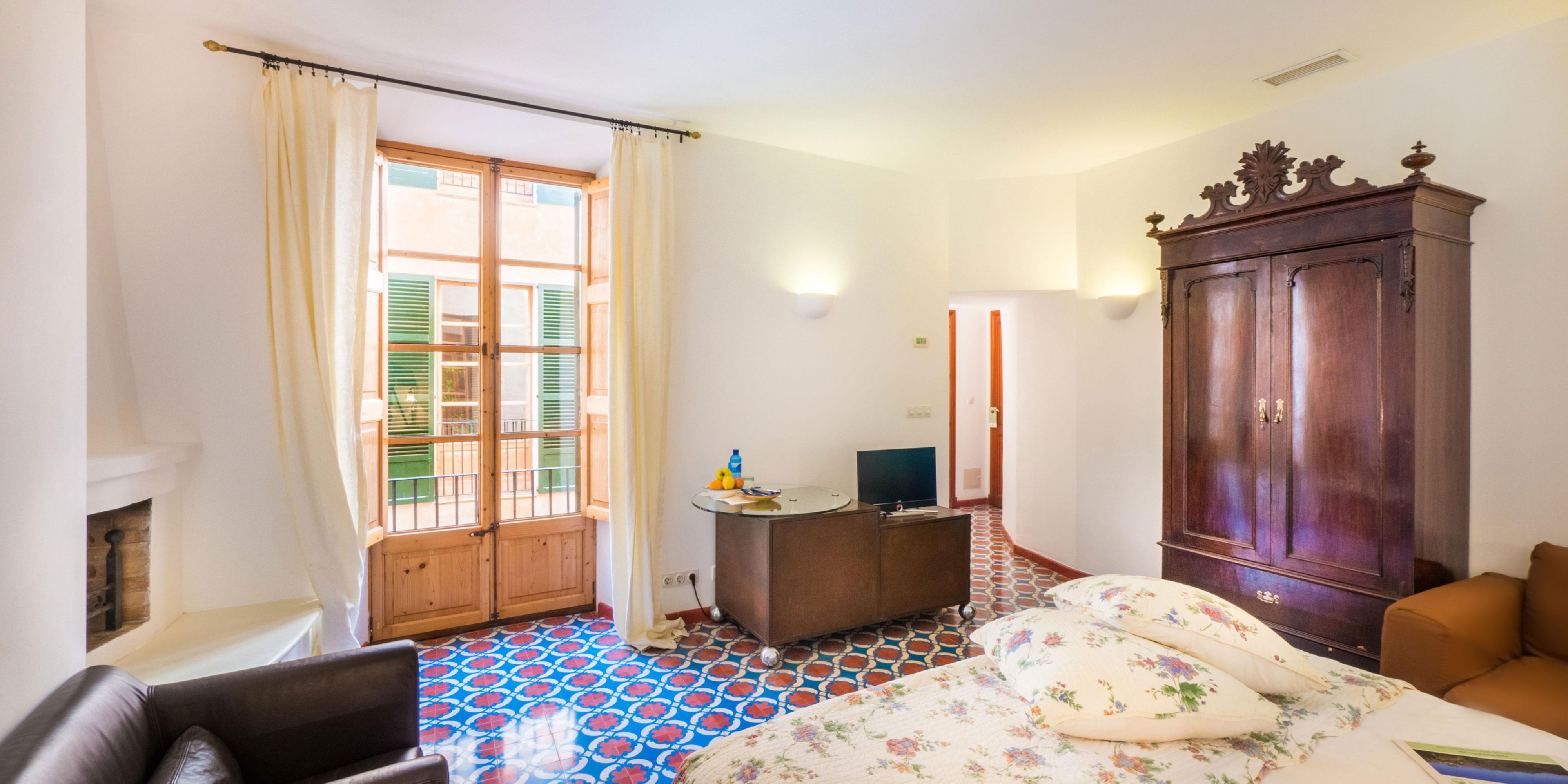 Standard bedroom