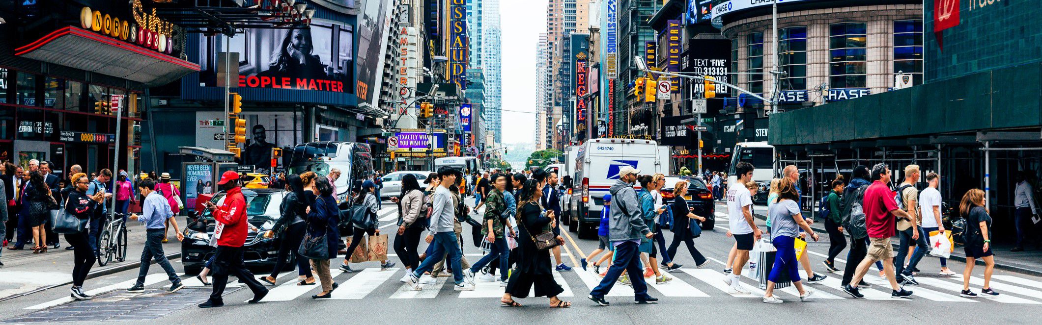Crowd crossing the street in New York City