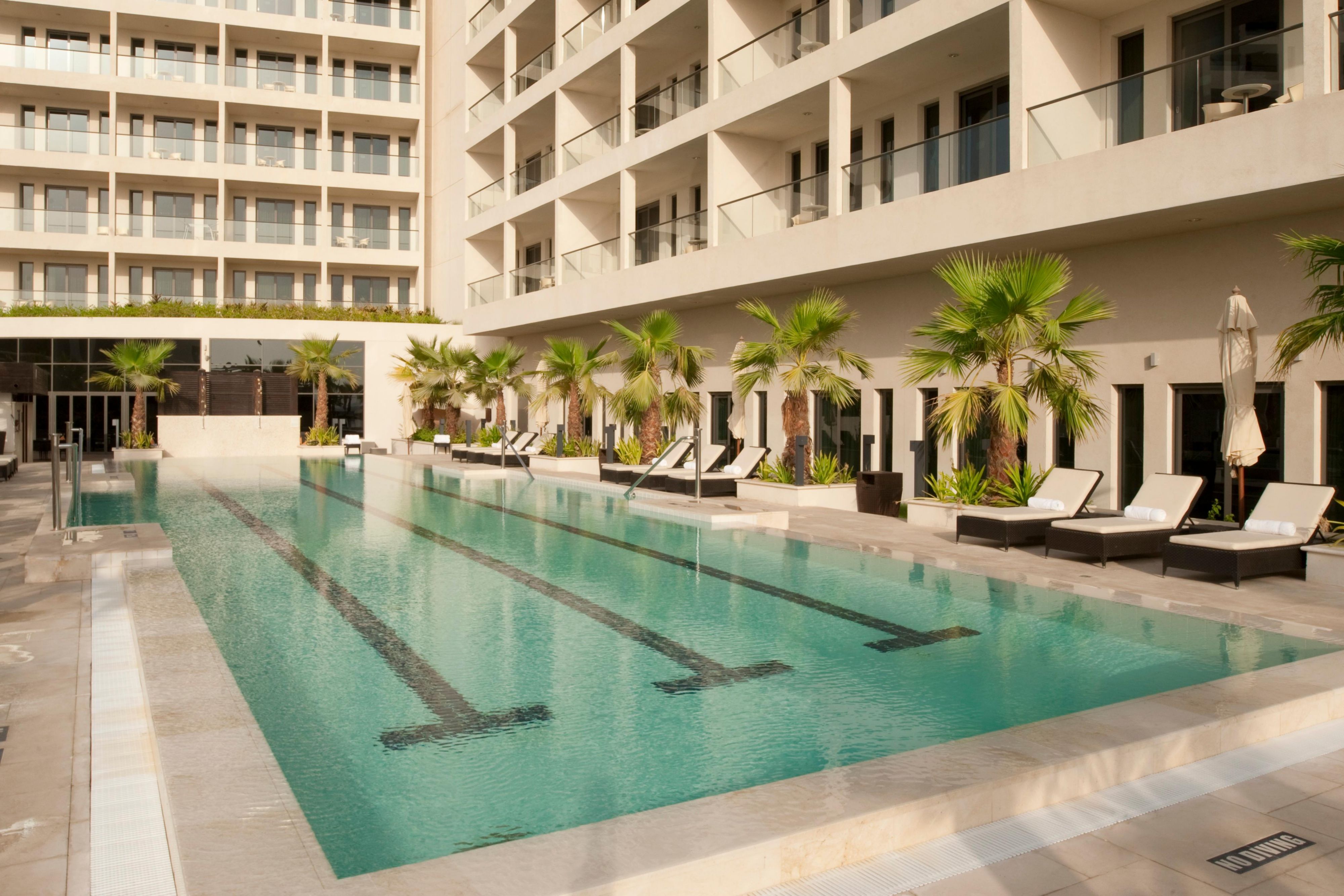 Erth abu dhabi hotel. Yas Beach Residence. Centro yas Island Abu Dhabi. Al Raha Mall.