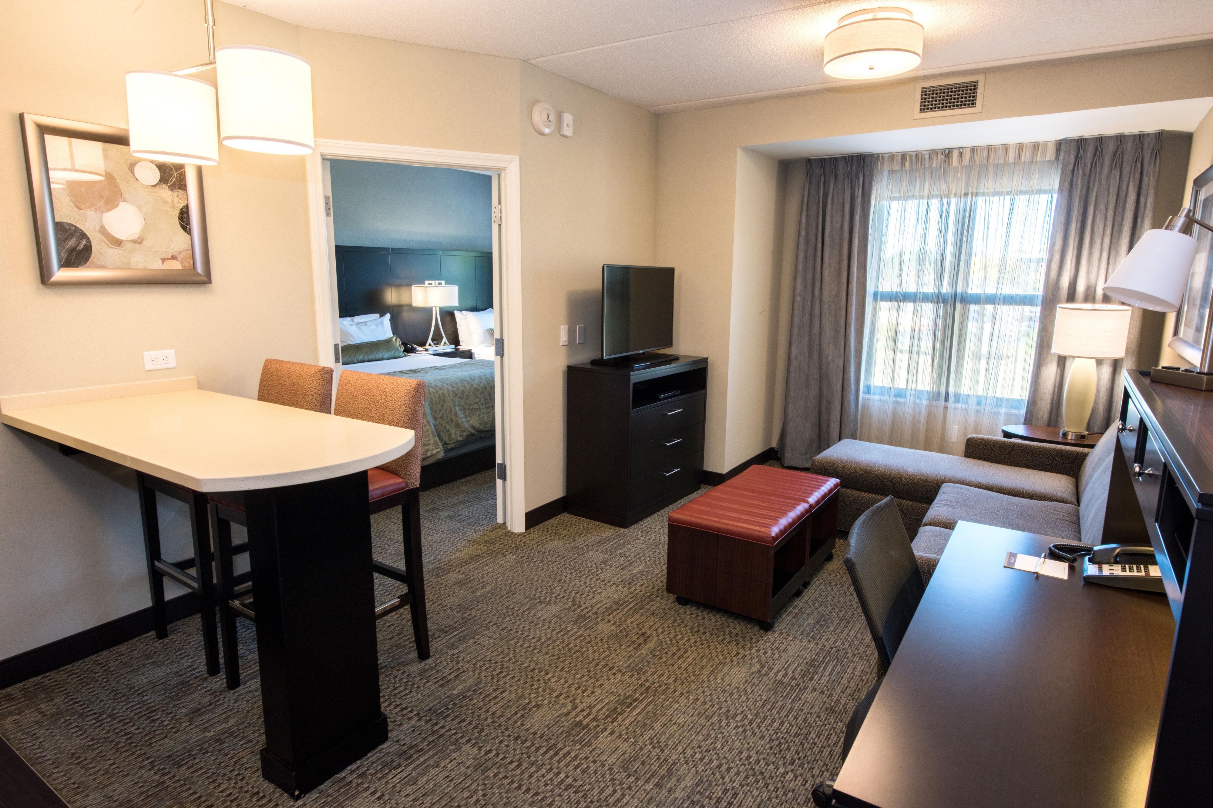 Spread out in one of our studio, one-bedroom or two-bedroom suites with enough space, storage and flexibility to stay productive and at ease.