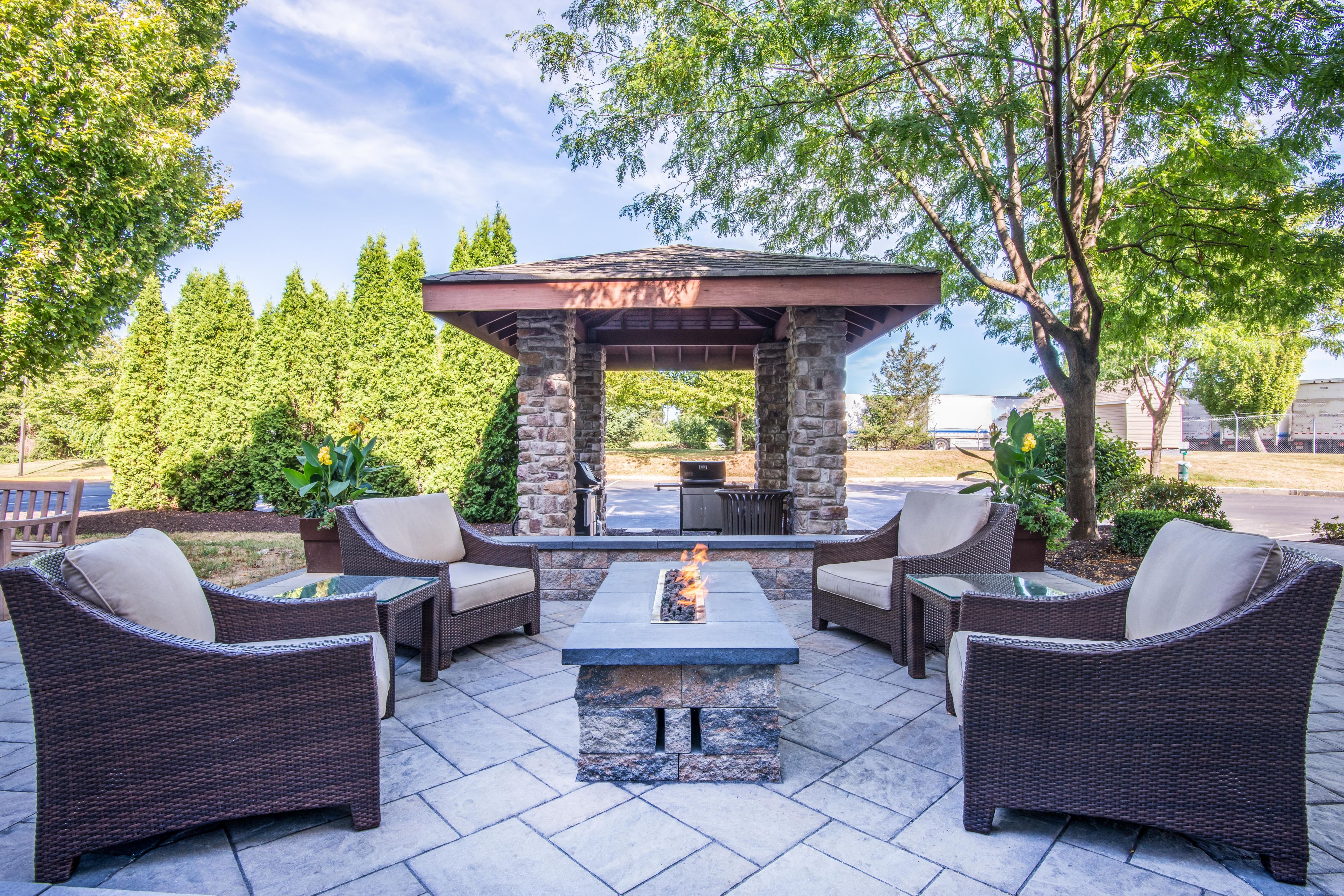 Come enjoy the outdoor courtyard with 2 BBQ grills or sit around our wonderful gas firepit.