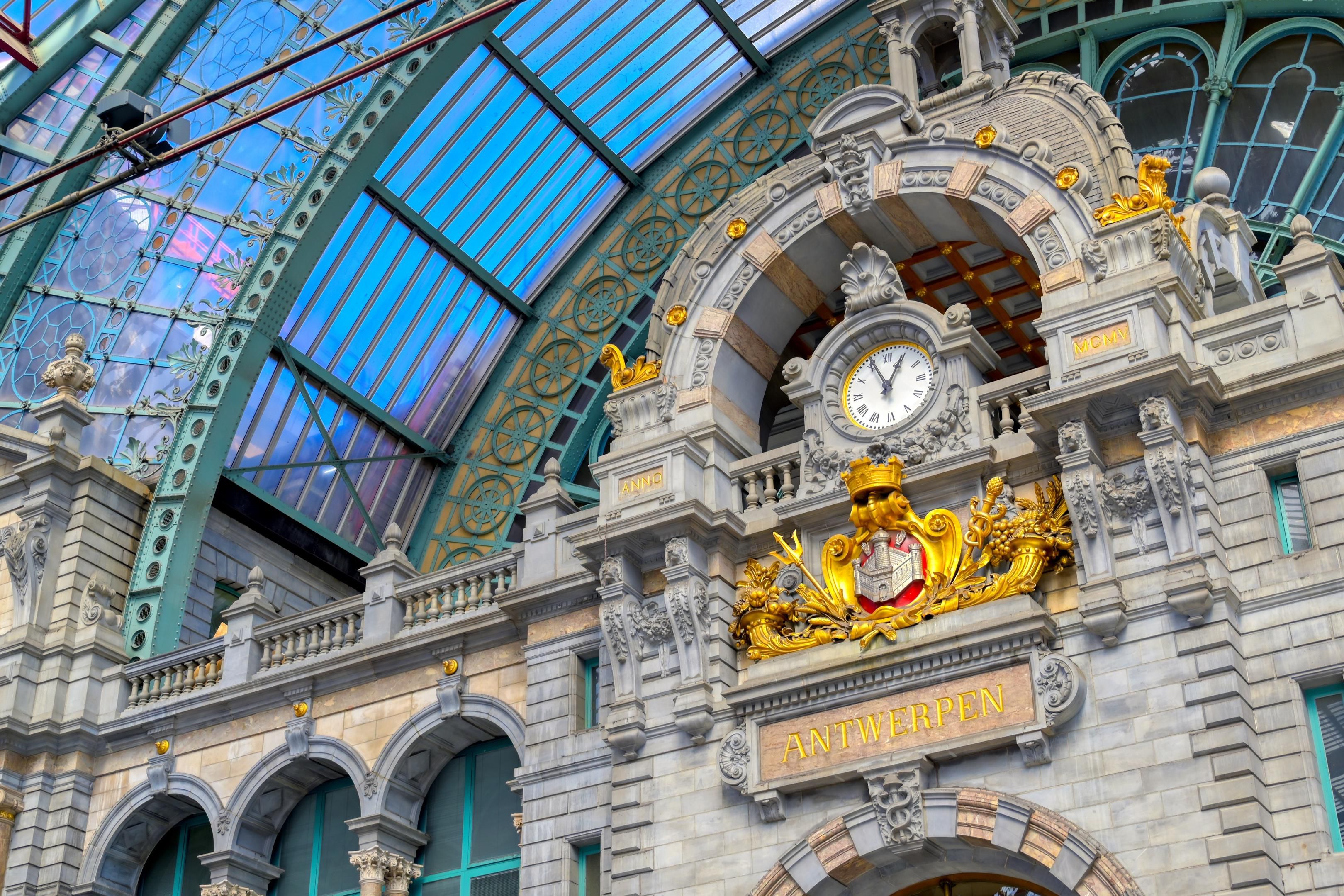 ¡Ven y admira la hermosa estación central de Amberes!