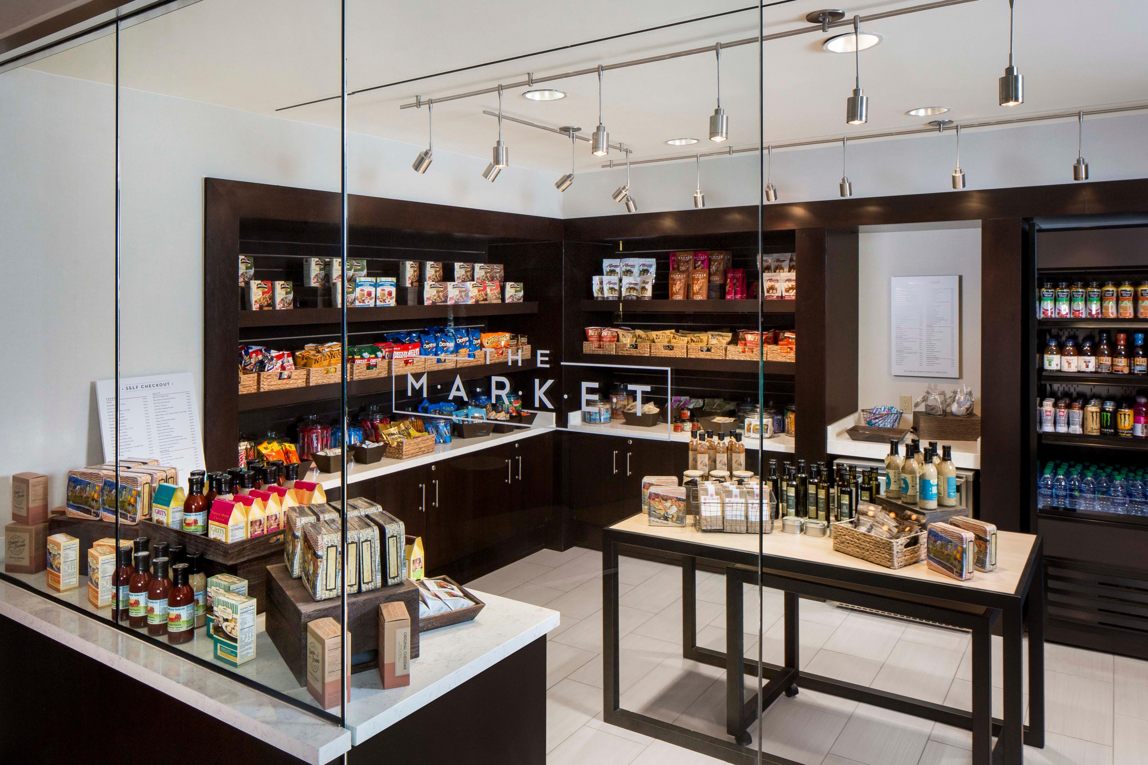 Exceptional dining options right on-site! Enjoy NEXT Restaurant's modern American cuisine from 3 PM to 11 PM, Java 590's Starbucks coffee from 6 AM to 2 PM, and The Market's 24-hour snacks and beverages. These fantastic options ensure a convenient and comfortable stay for all​.