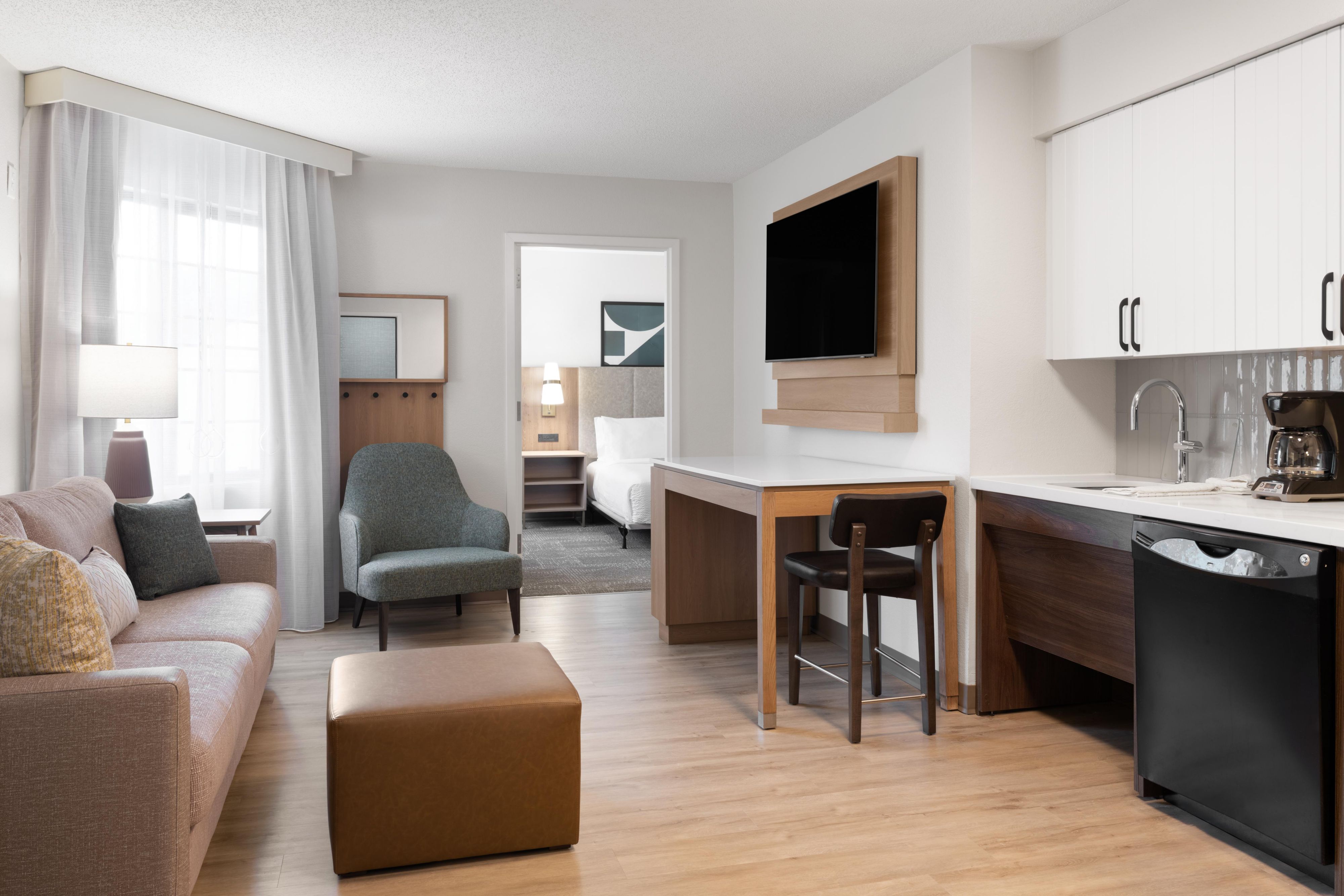 Looking for extra space during your stay? Our hotel offers spacious two-bedroom suites in Burlington ideal for families, groups, or business travelers. Enjoy a fully equipped kitchen, separate living areas, and free Wi-Fi for a comfortable, convenient stay near Boston.