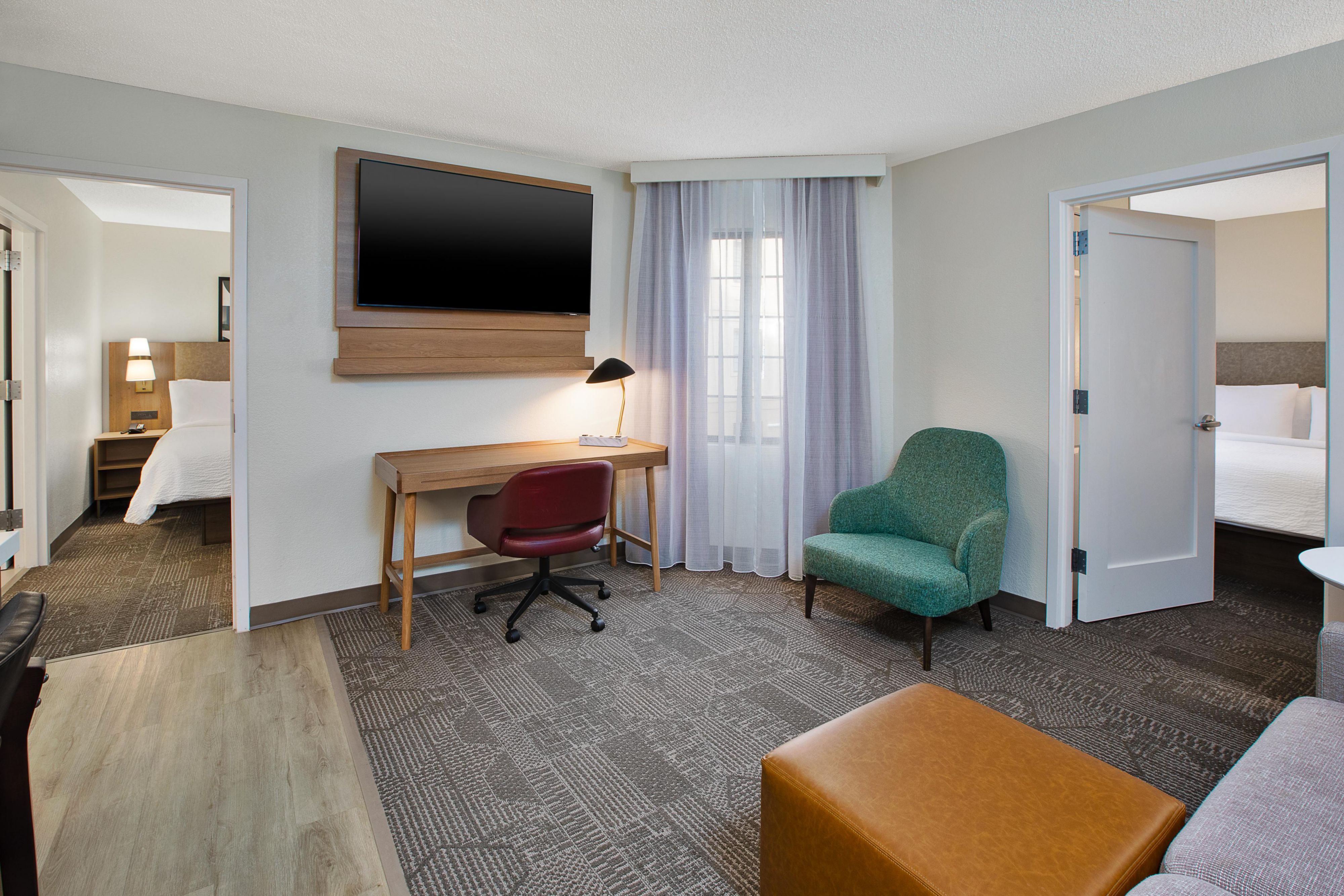 Looking for extra space during your stay? Our hotel offers spacious two-bedroom suites in Burlington ideal for families, groups, or business travelers. Enjoy a fully equipped kitchen, separate living areas, and free Wi-Fi for a comfortable, convenient stay near Boston.