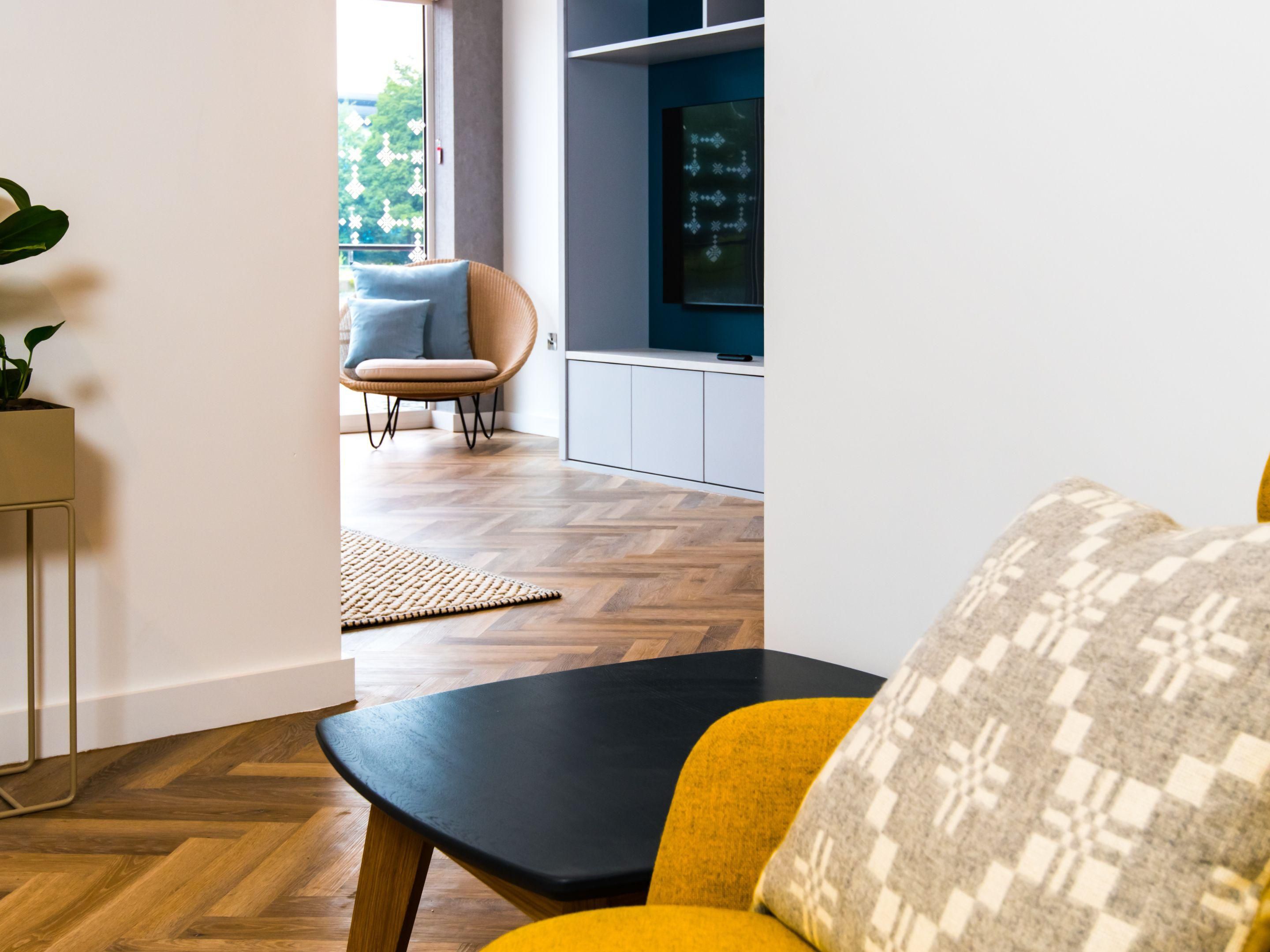 الصورة اليسرى