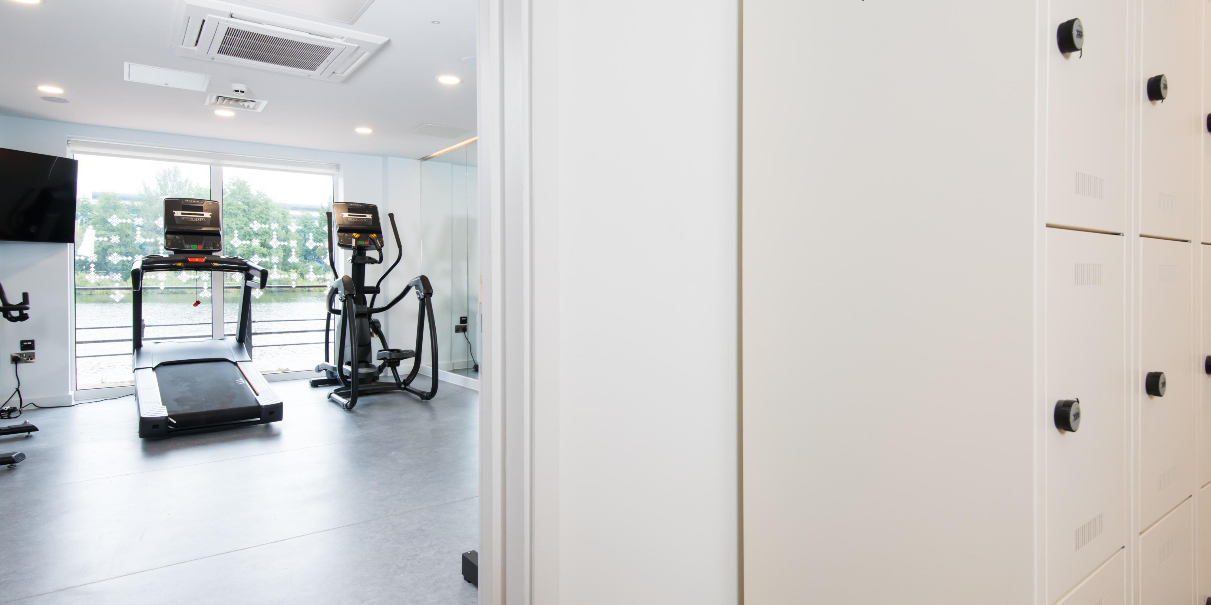 Excelentes vistas sobre el muelle mientras haces ejercicio.