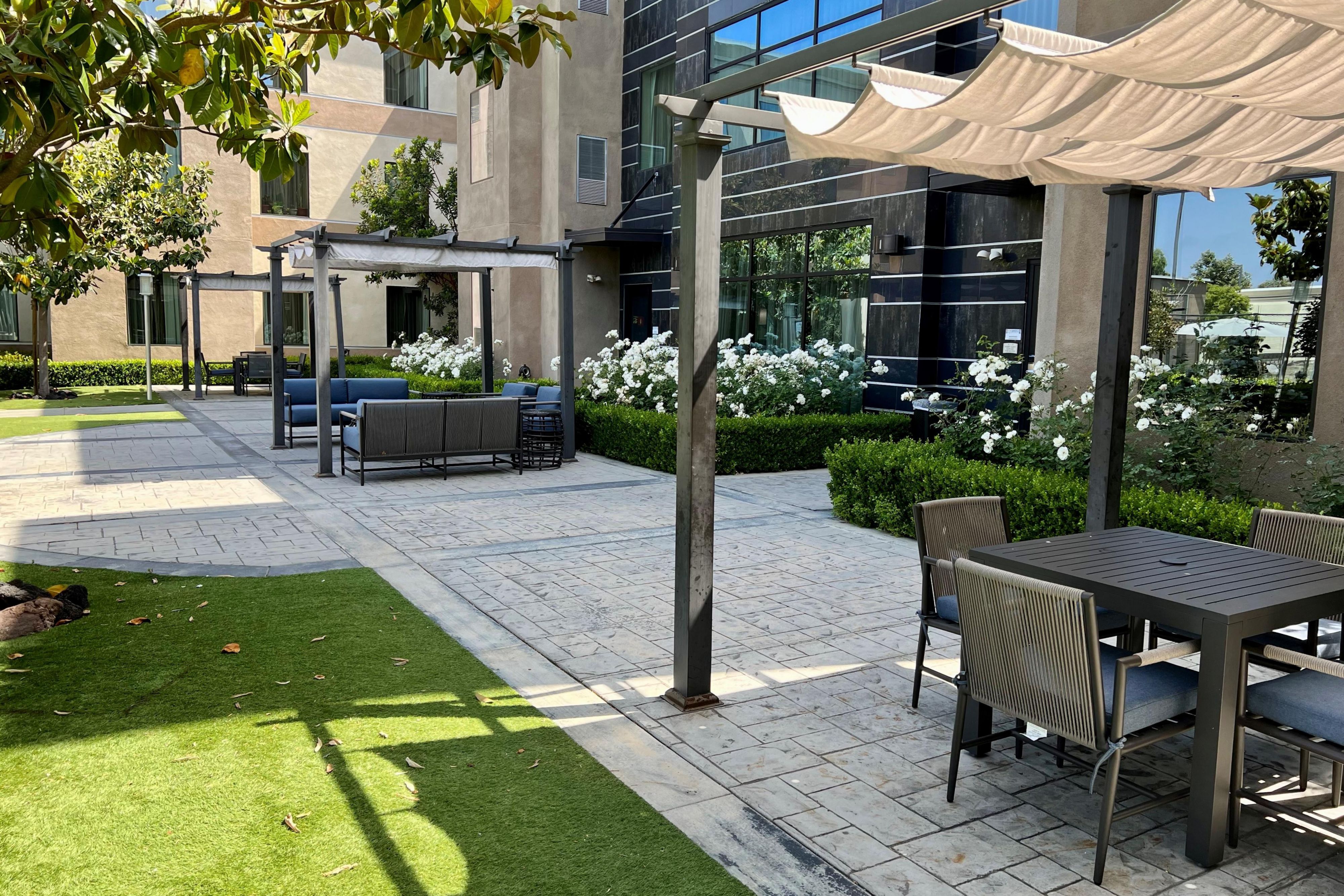 With 106 guest rooms, Staybridge Suites Carlsbad San Diego offers accommodations for groups and event attendees. Whether hosting a meeting, retreat, or family celebration, guests can enjoy suites with kitchenettes and onsite amenities during their stay.