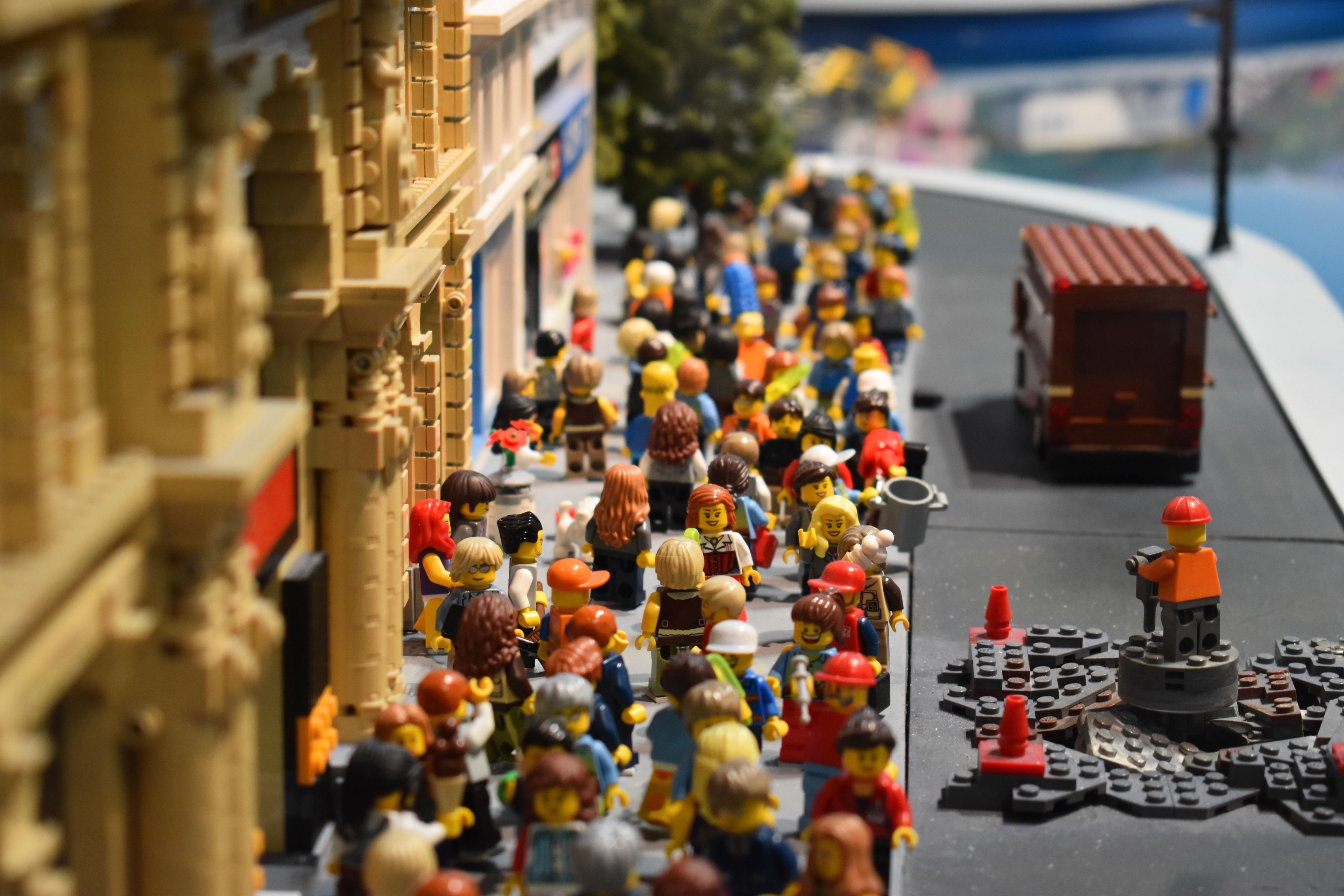 The perfect finale to a day spent riding, climbing, splashing and building with us at the Resort. Watch as LEGO® magic comes to life in an AWESOME way with floats, characters, and entertainers inspired by your favorite LEGO themes!