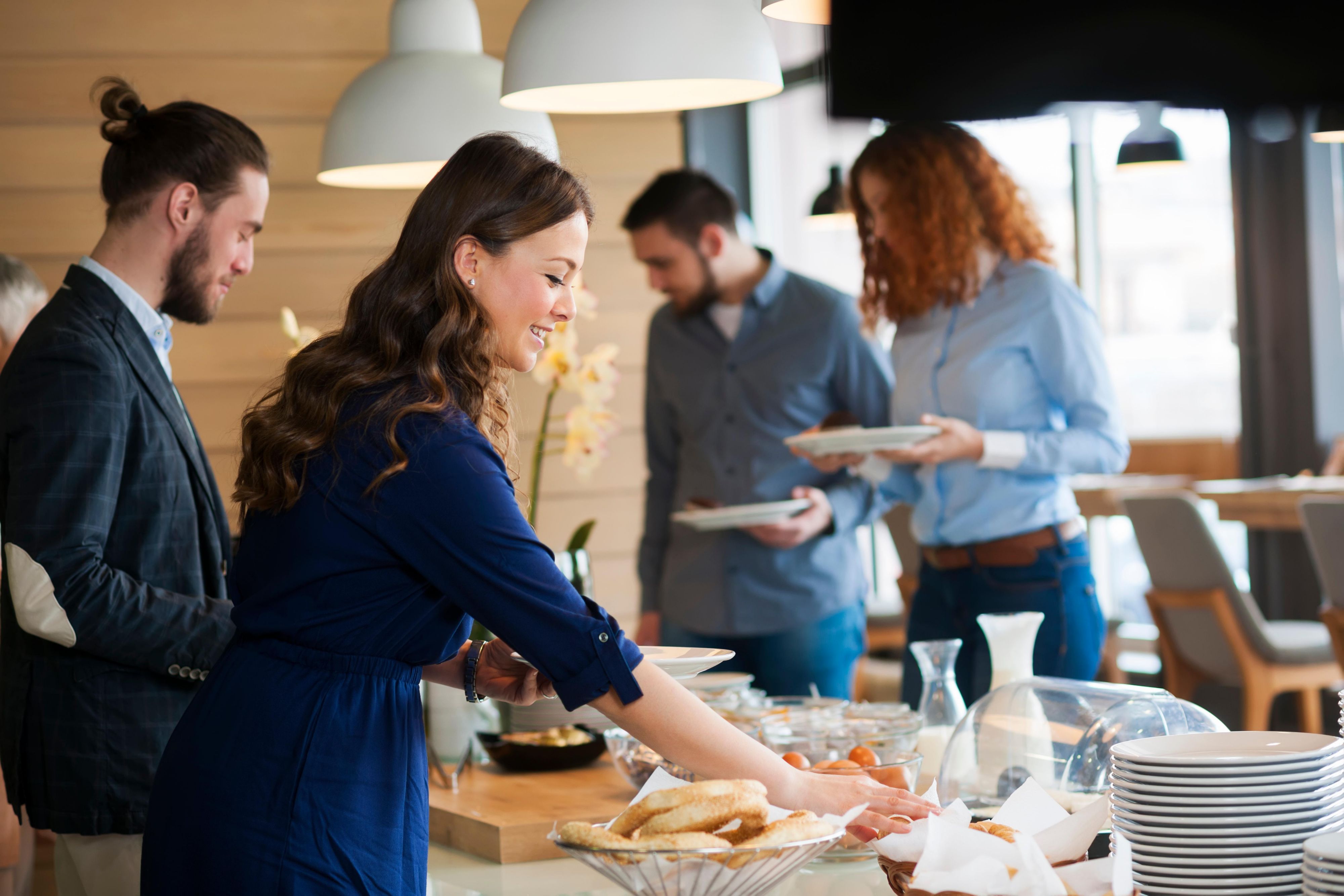 Join us on Tuesday, Wednesday and Thursday for a complimentary evening reception that includes a light dinner and drinks.
Wake Up to a Hot Breakfast Buffet, complimentary as well and served by our delightful staff!