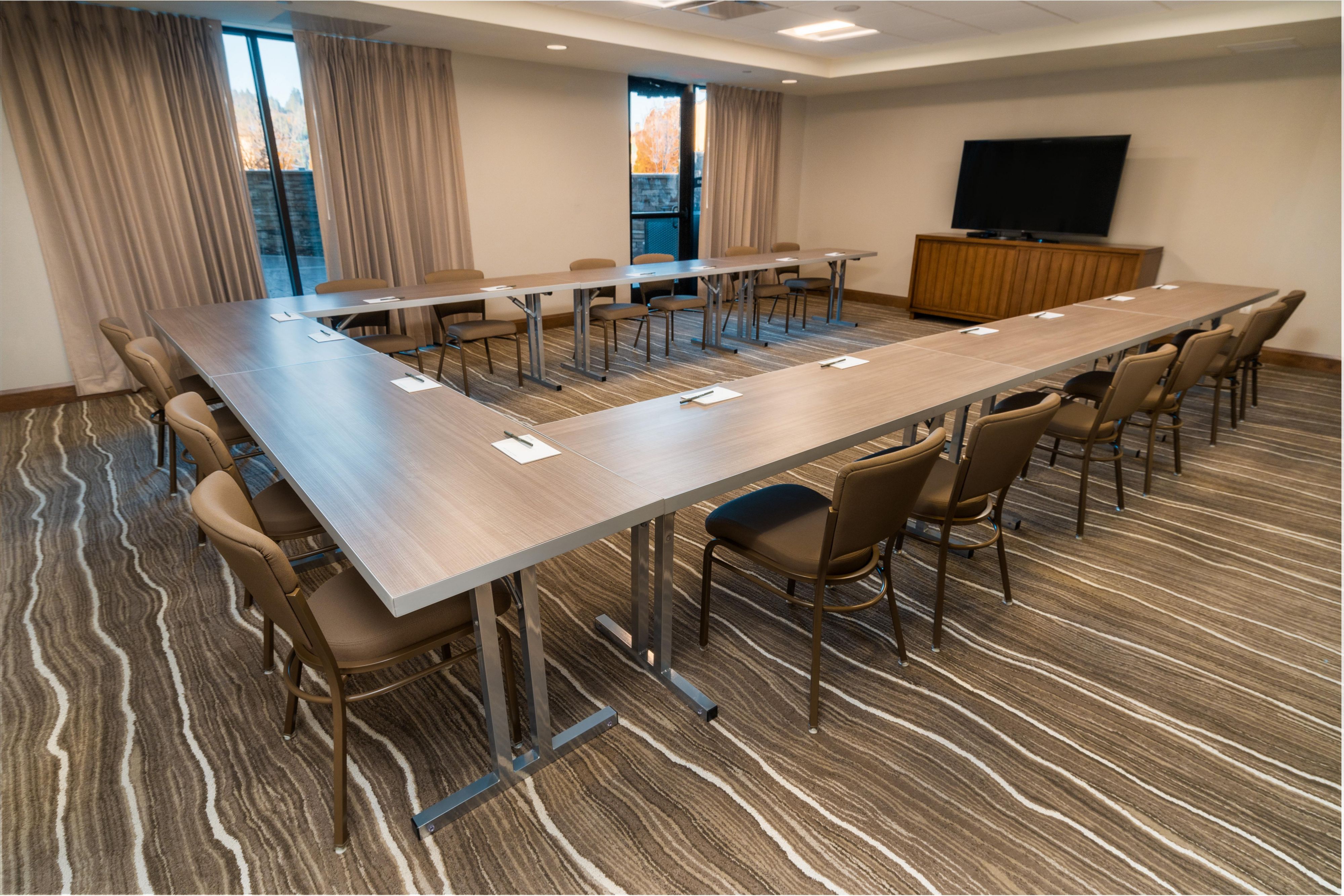 With over 600 square feet of flexible, stylish meeting space, we can host any kind of board meeting, social function, seminar, or training with personalized attention. Please contact us to discuss our variety of catering and audio-visual options. We would love to help make your next meeting or an event in the Coeur d’Alene area a success!