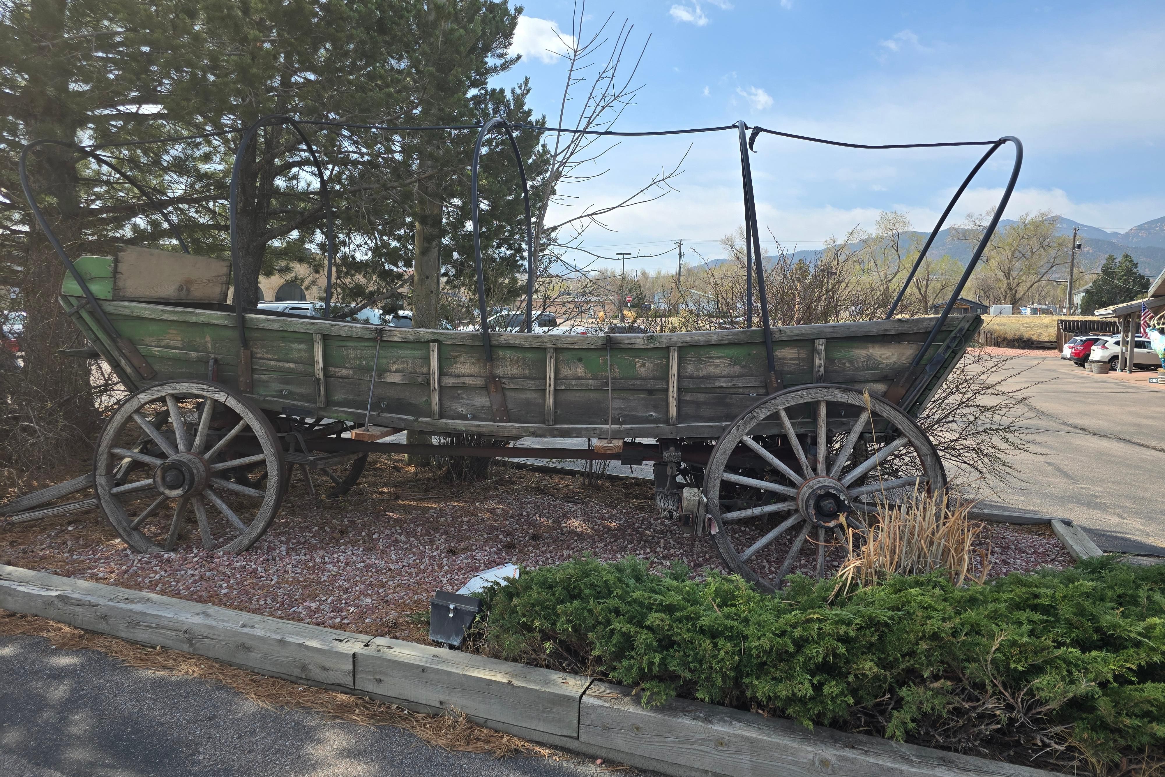 古き良き西部の屋根付きワゴン