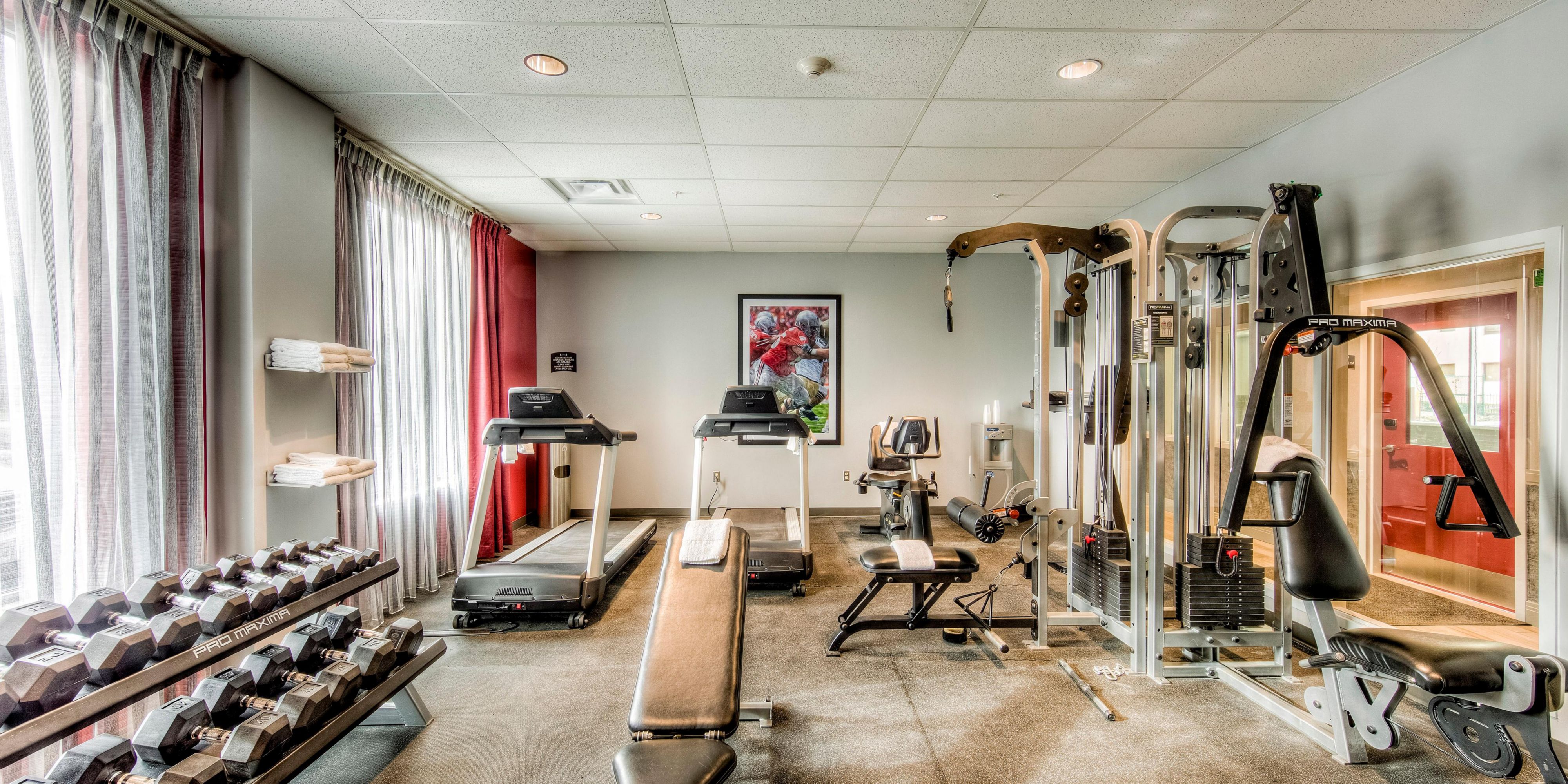 24/7 fully-equipped fitness center